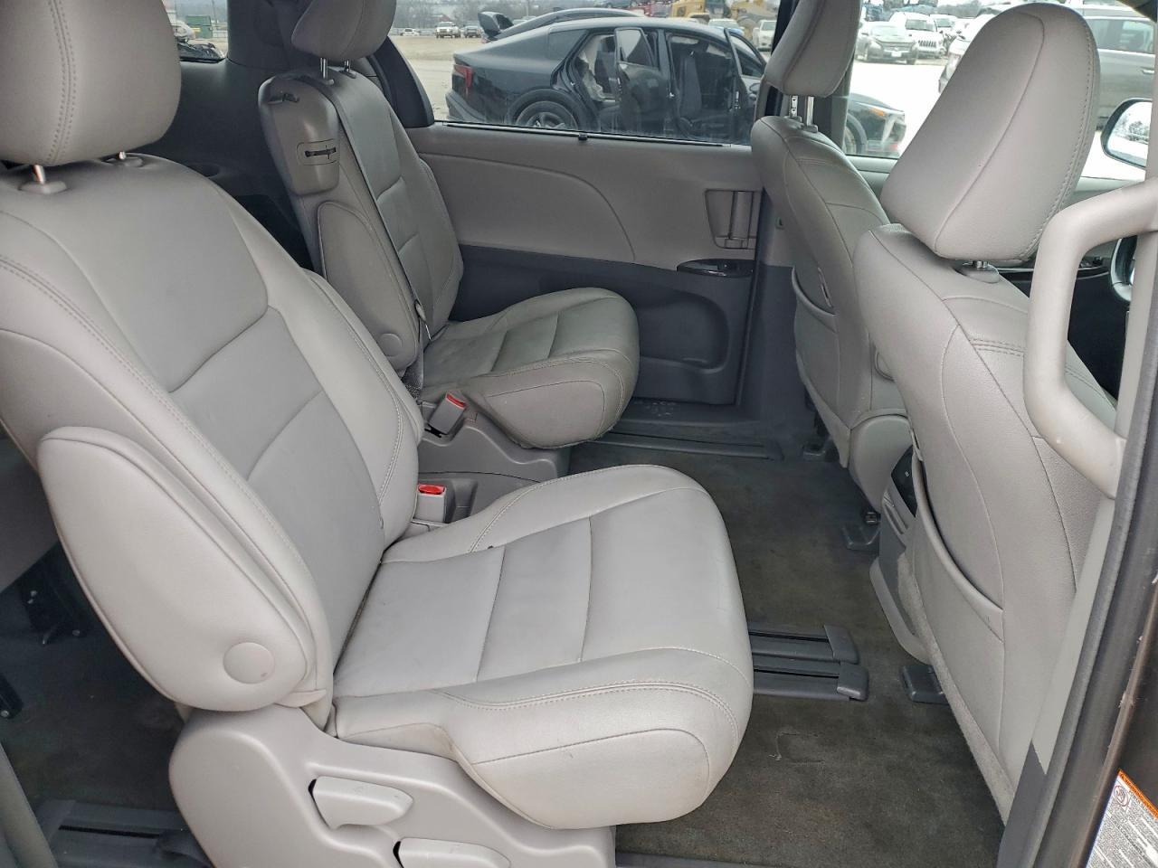 2017 TOYOTA SIENNA