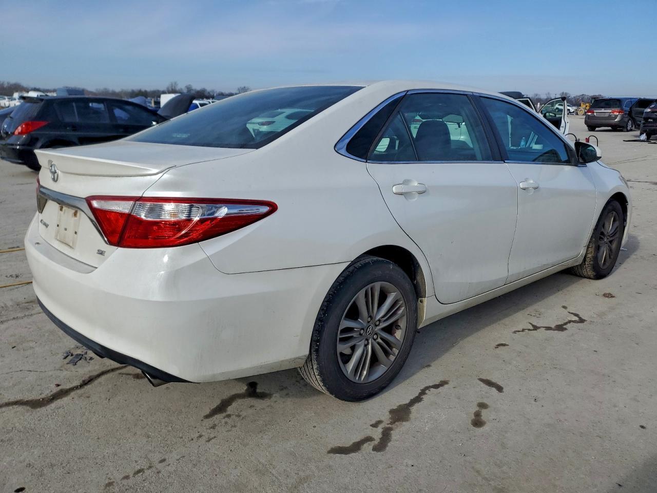 2016 TOYOTA CAMRY