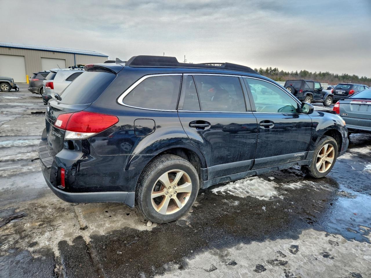 2013 SUBARU Outback