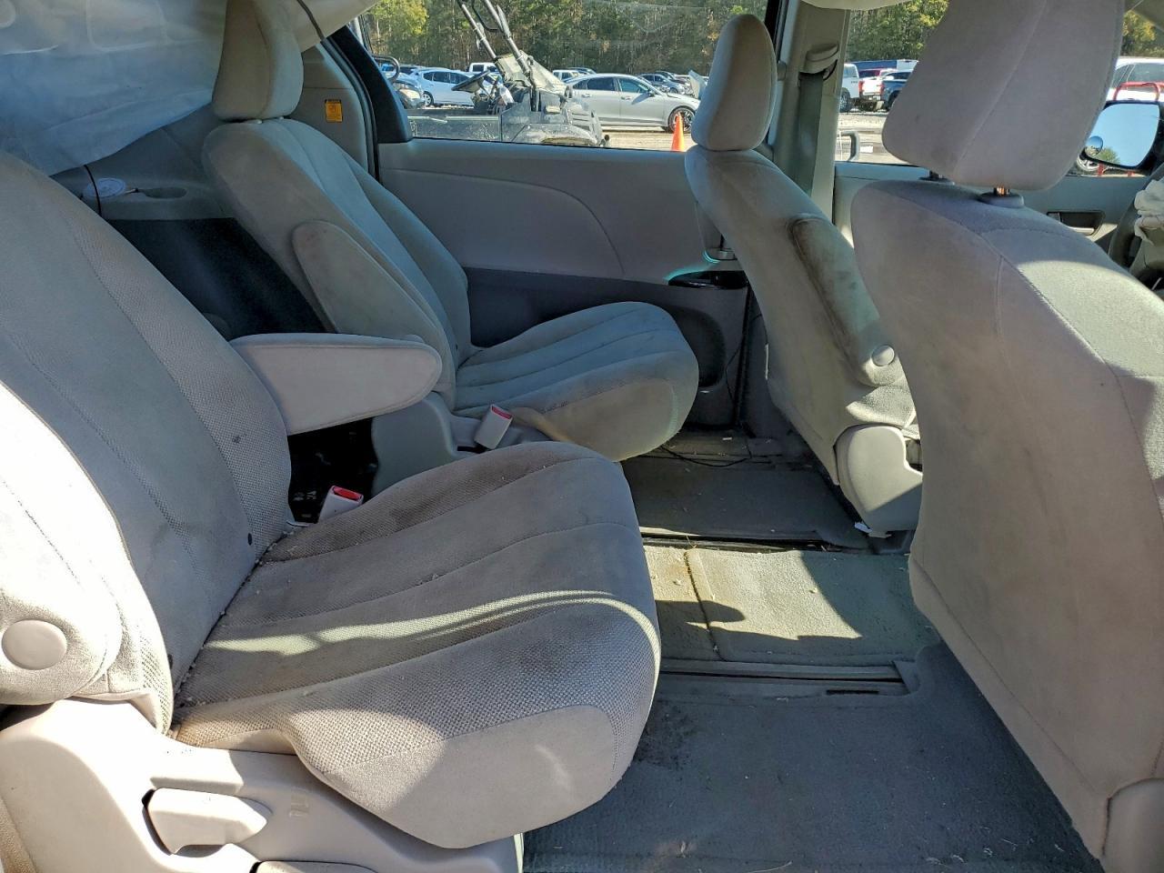 2012 TOYOTA SIENNA