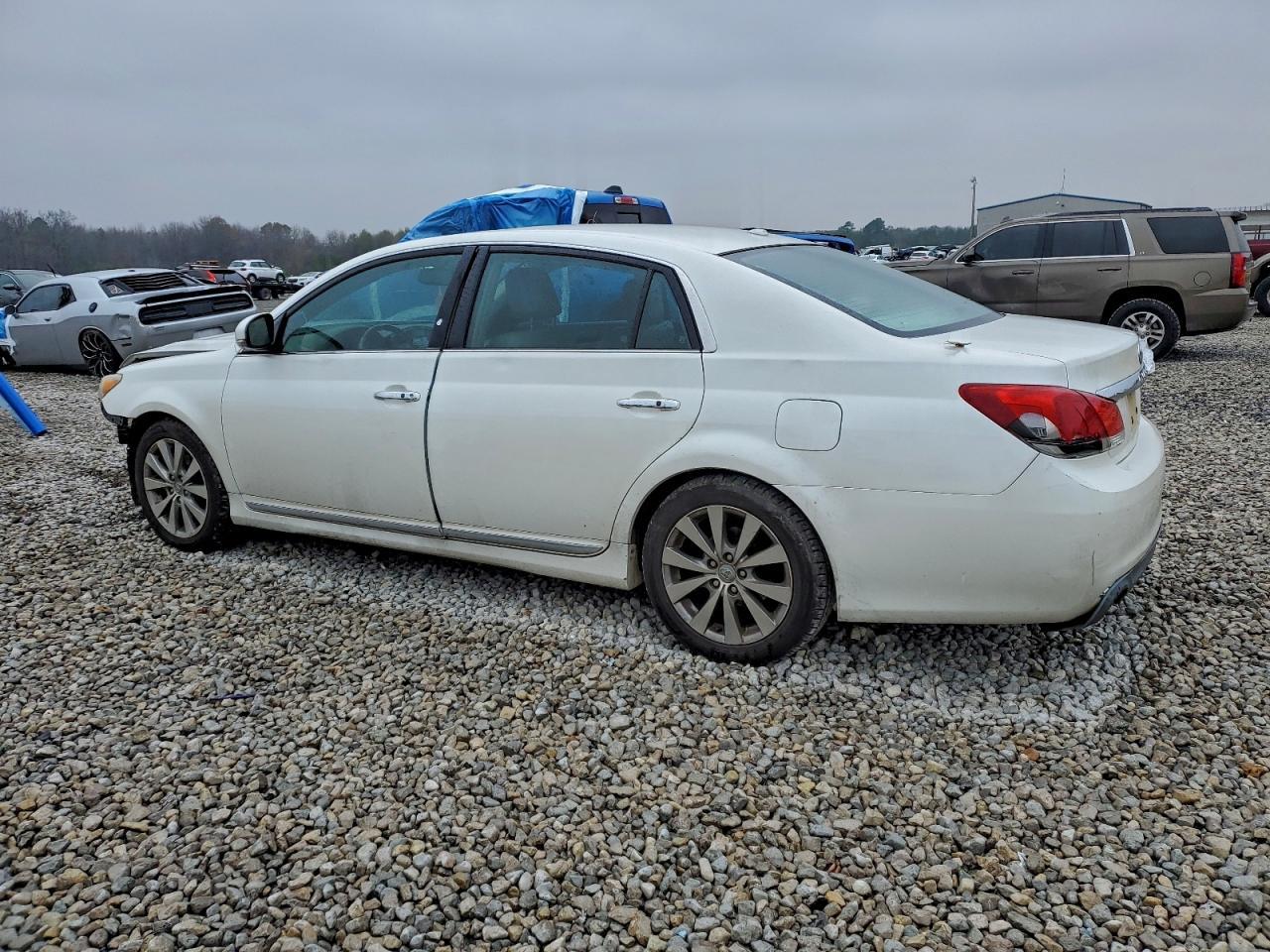 2011 TOYOTA Avalon