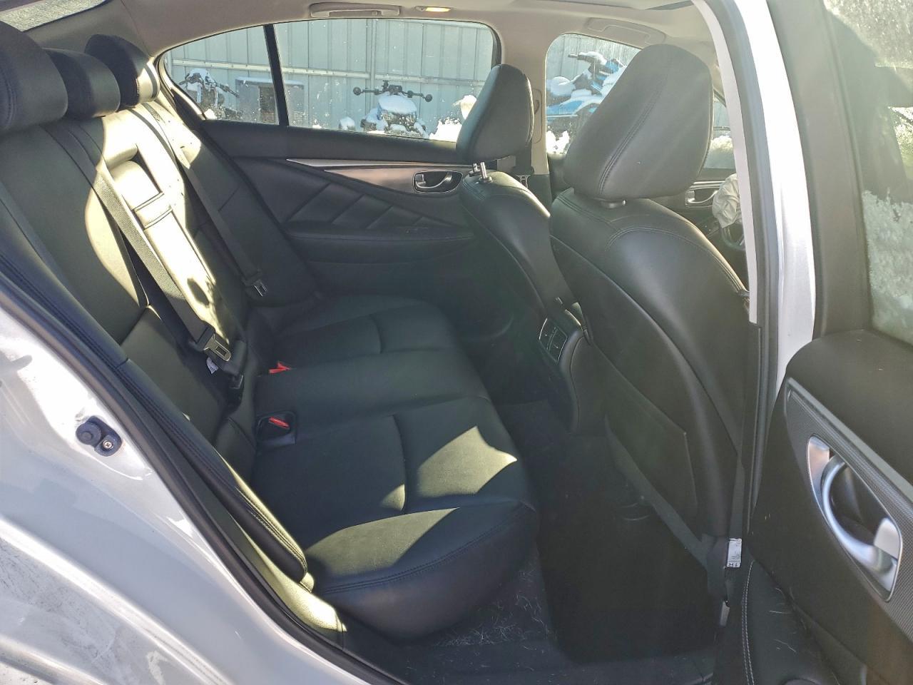 2015 INFINITI Q50