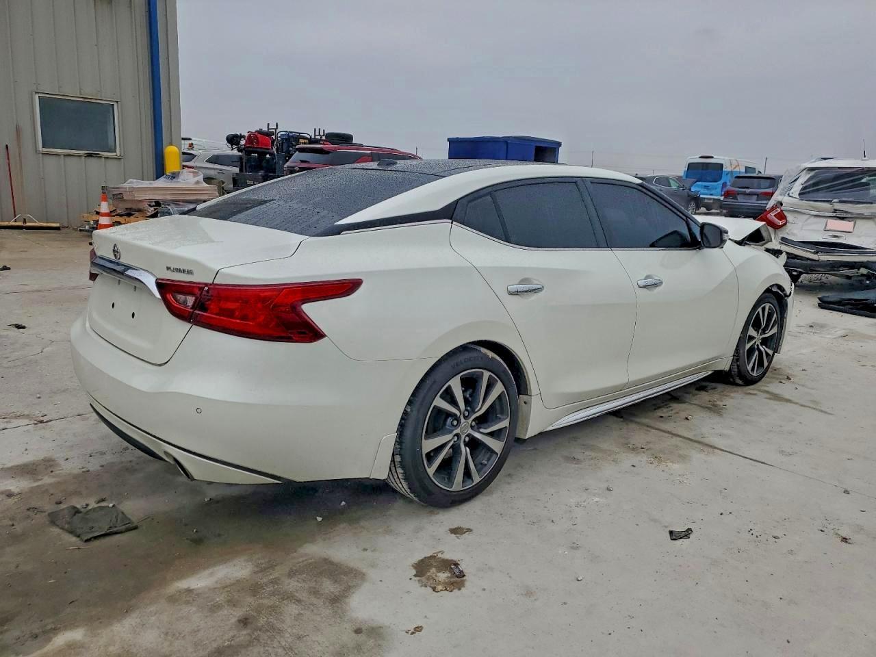 2017 NISSAN Maxima