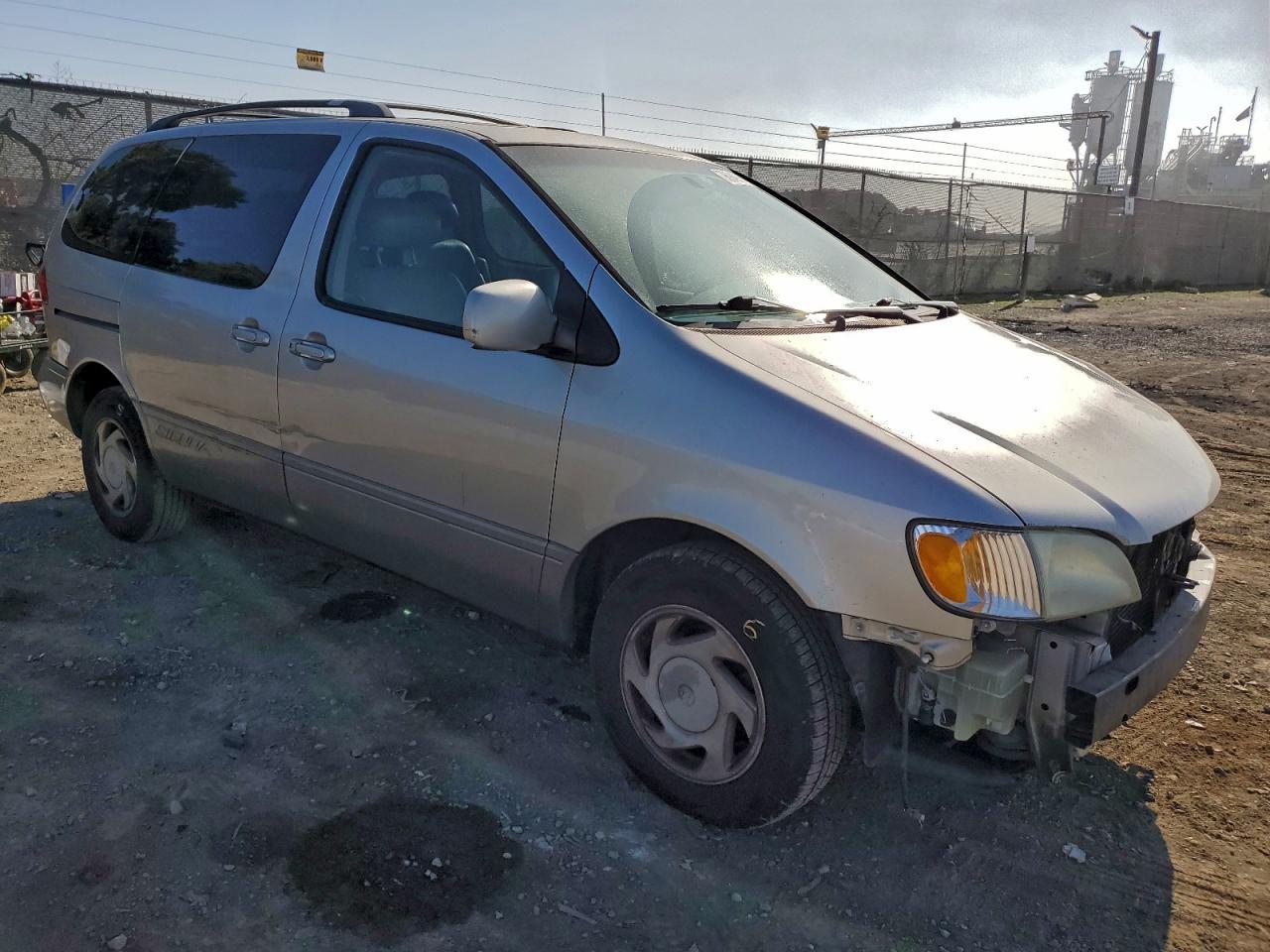 2002 TOYOTA SIENNA