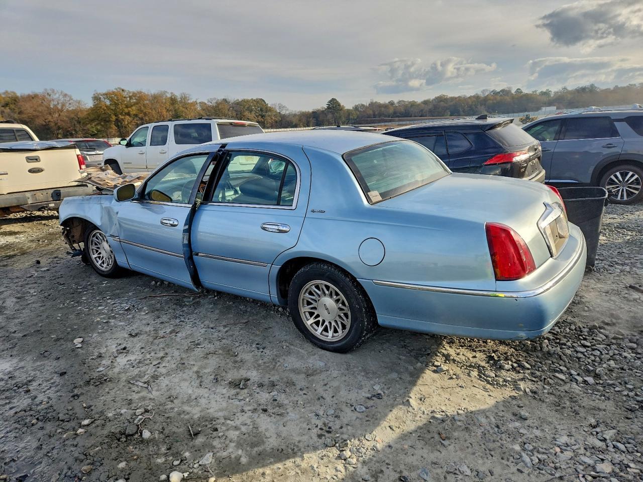 1998 LINCOLN Town Car
