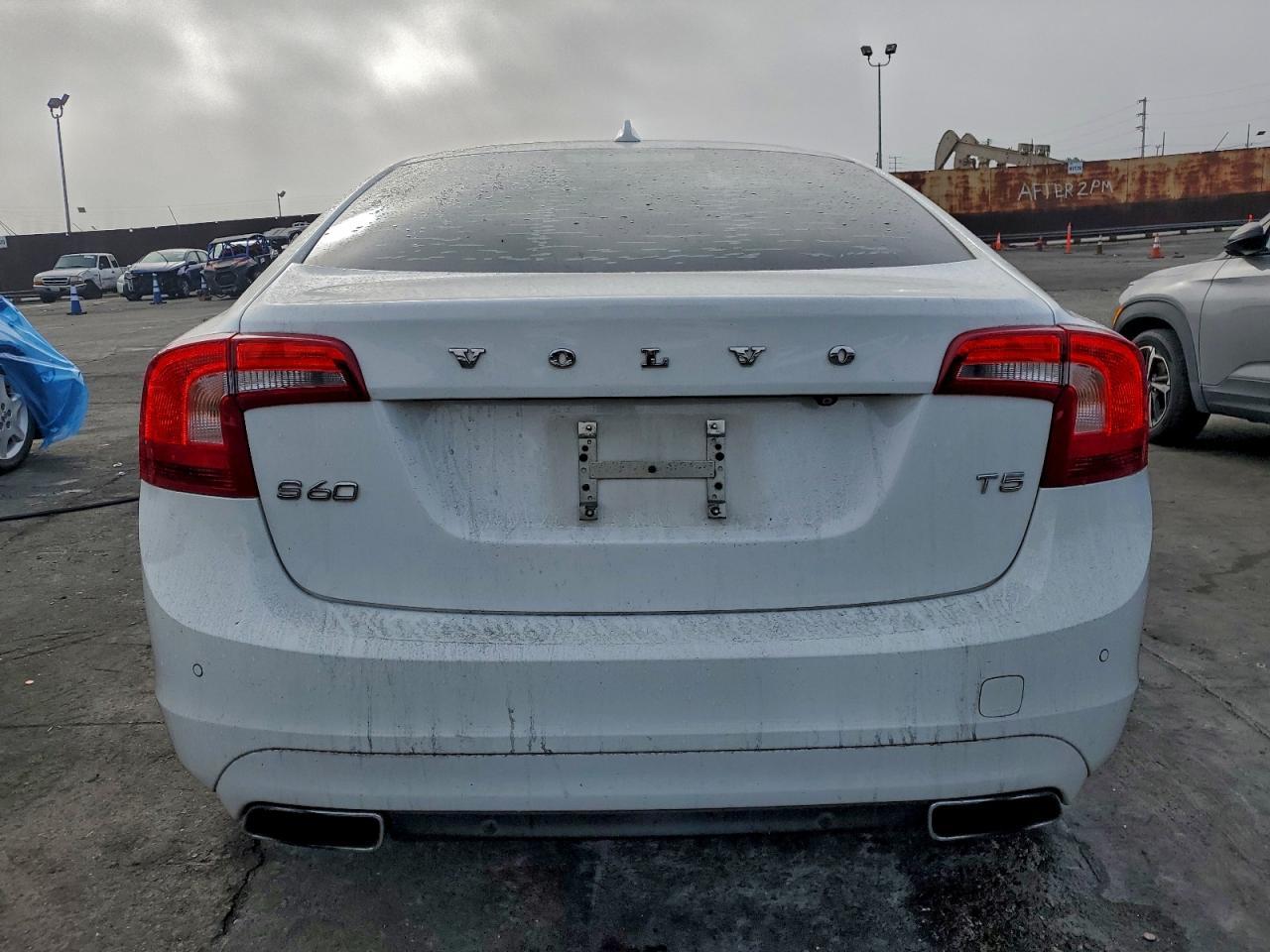 2015 VOLVO S60