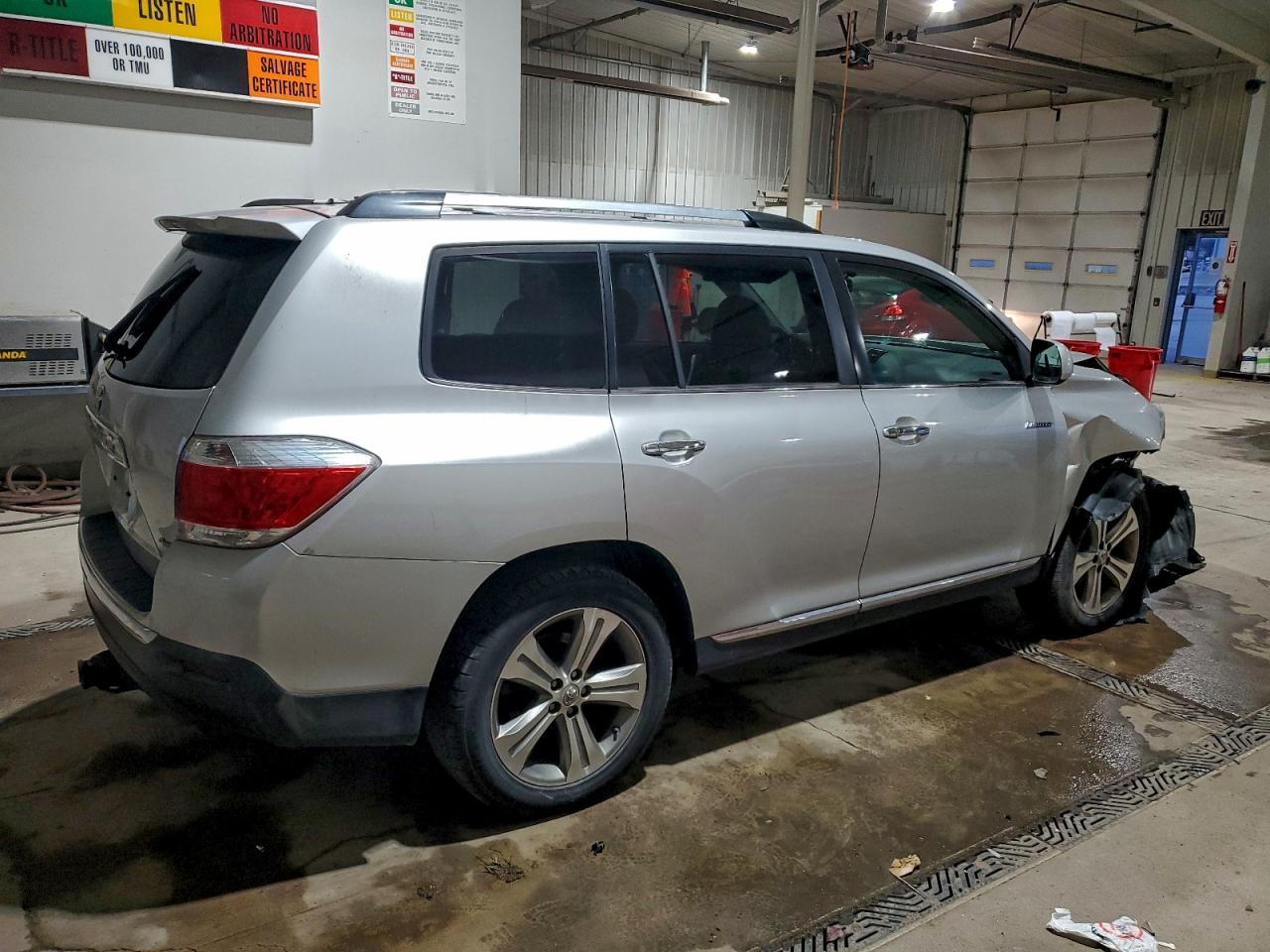 2011 TOYOTA HIGHLANDER