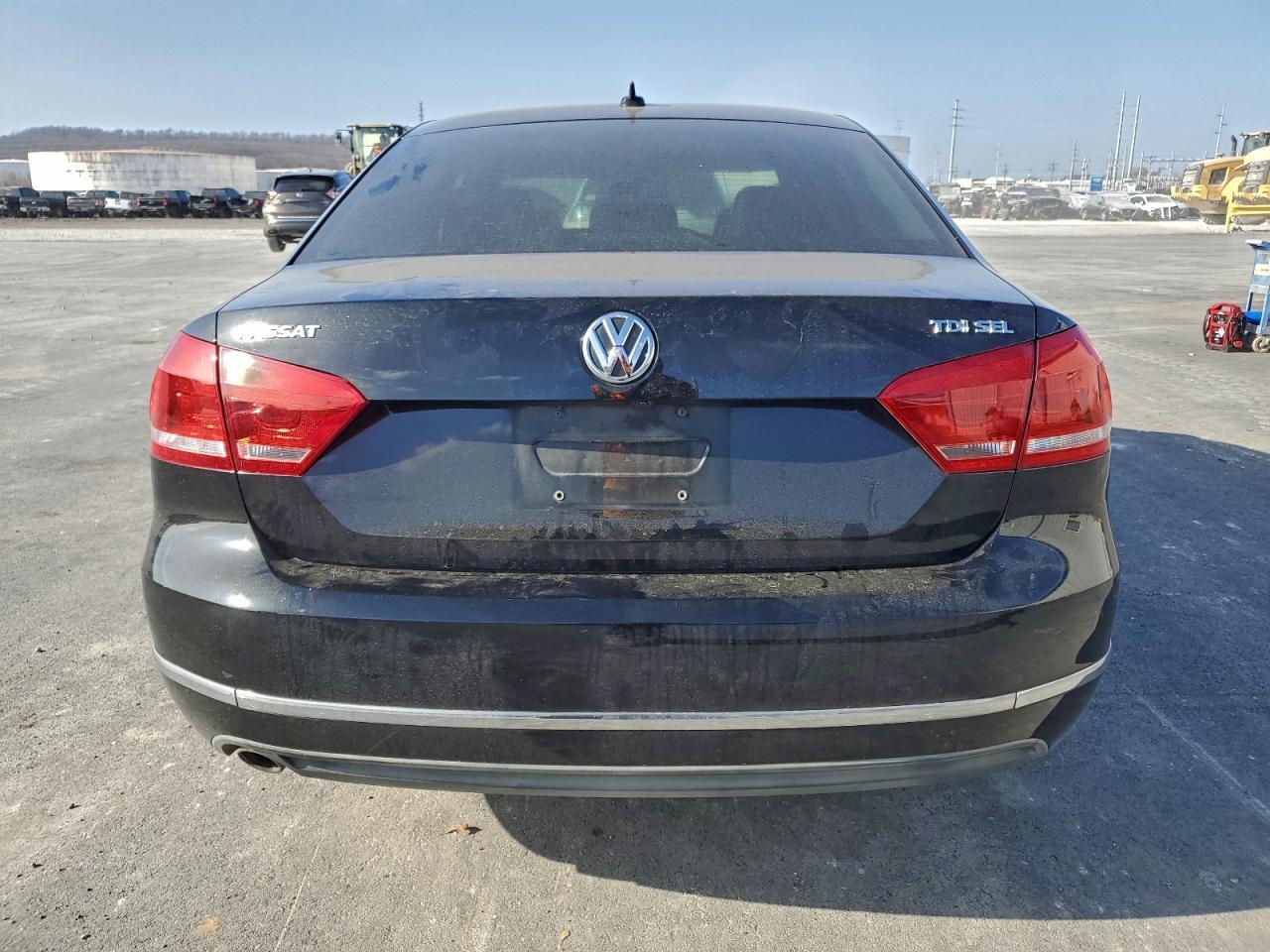 2014 VOLKSWAGEN Passat