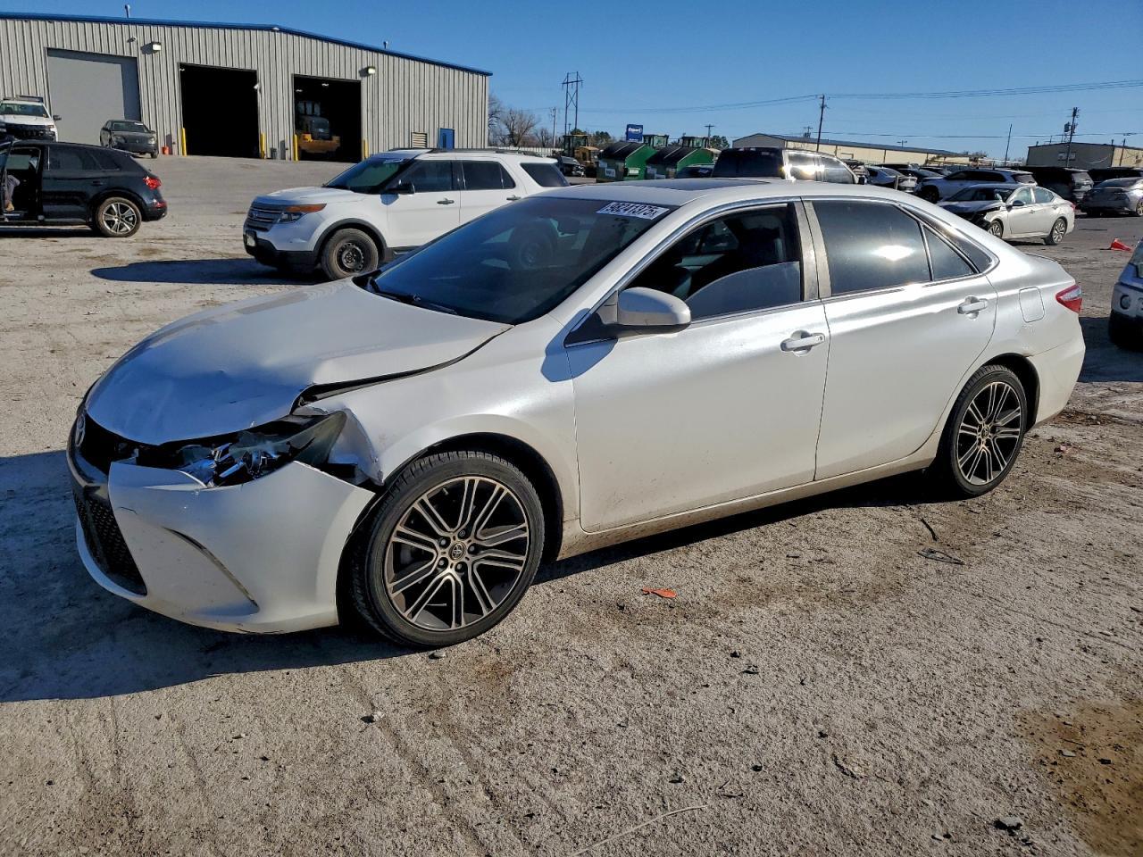 2016 TOYOTA CAMRY