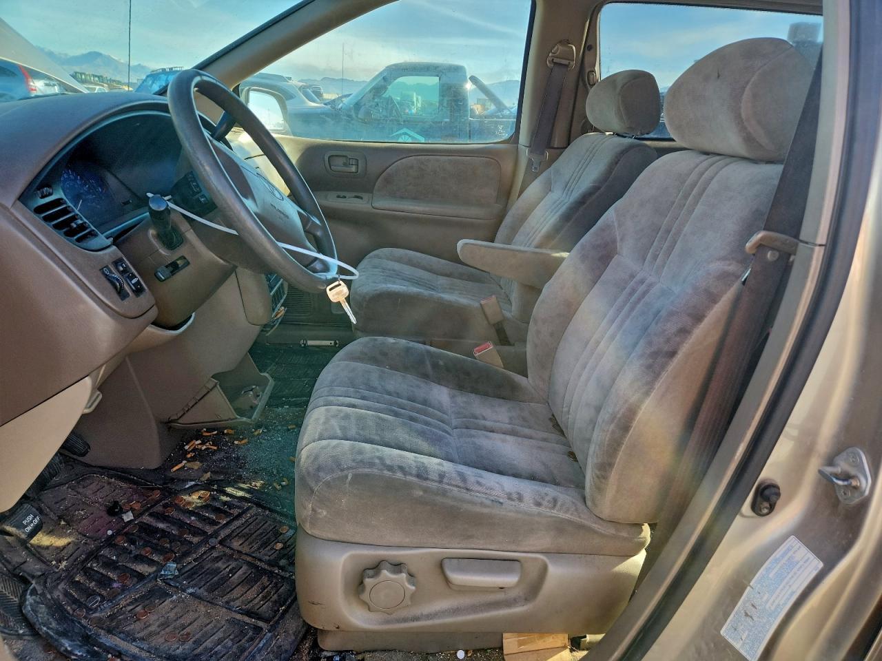 2001 TOYOTA SIENNA
