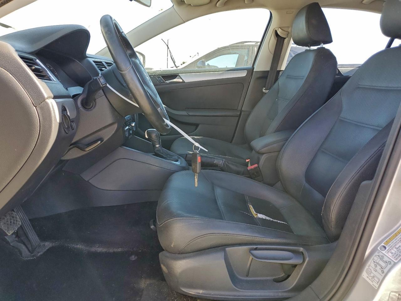 2011 VOLKSWAGEN JETTA