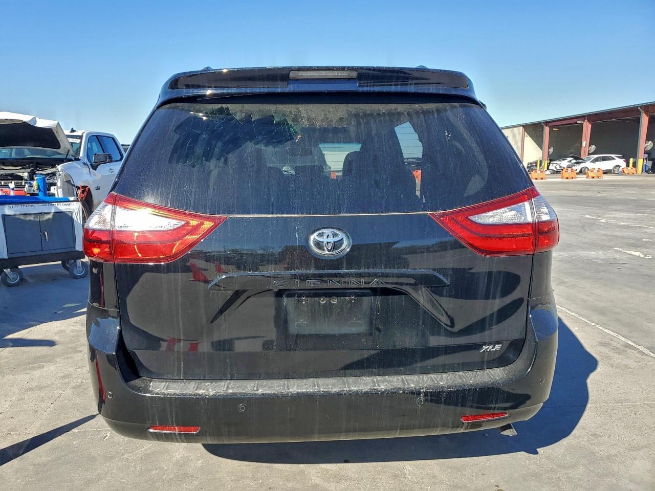 2016 TOYOTA SIENNA