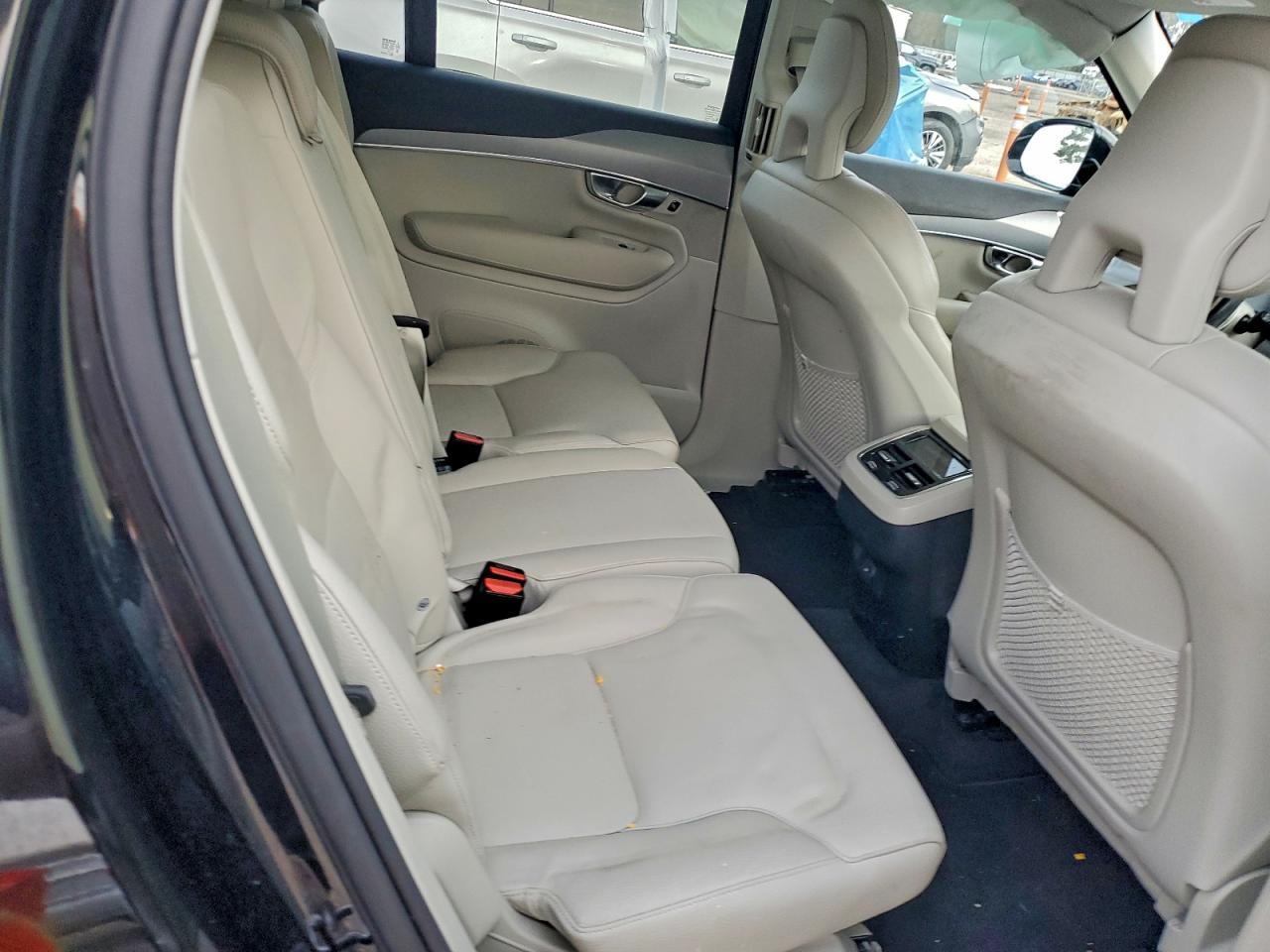 2021 VOLVO XC90