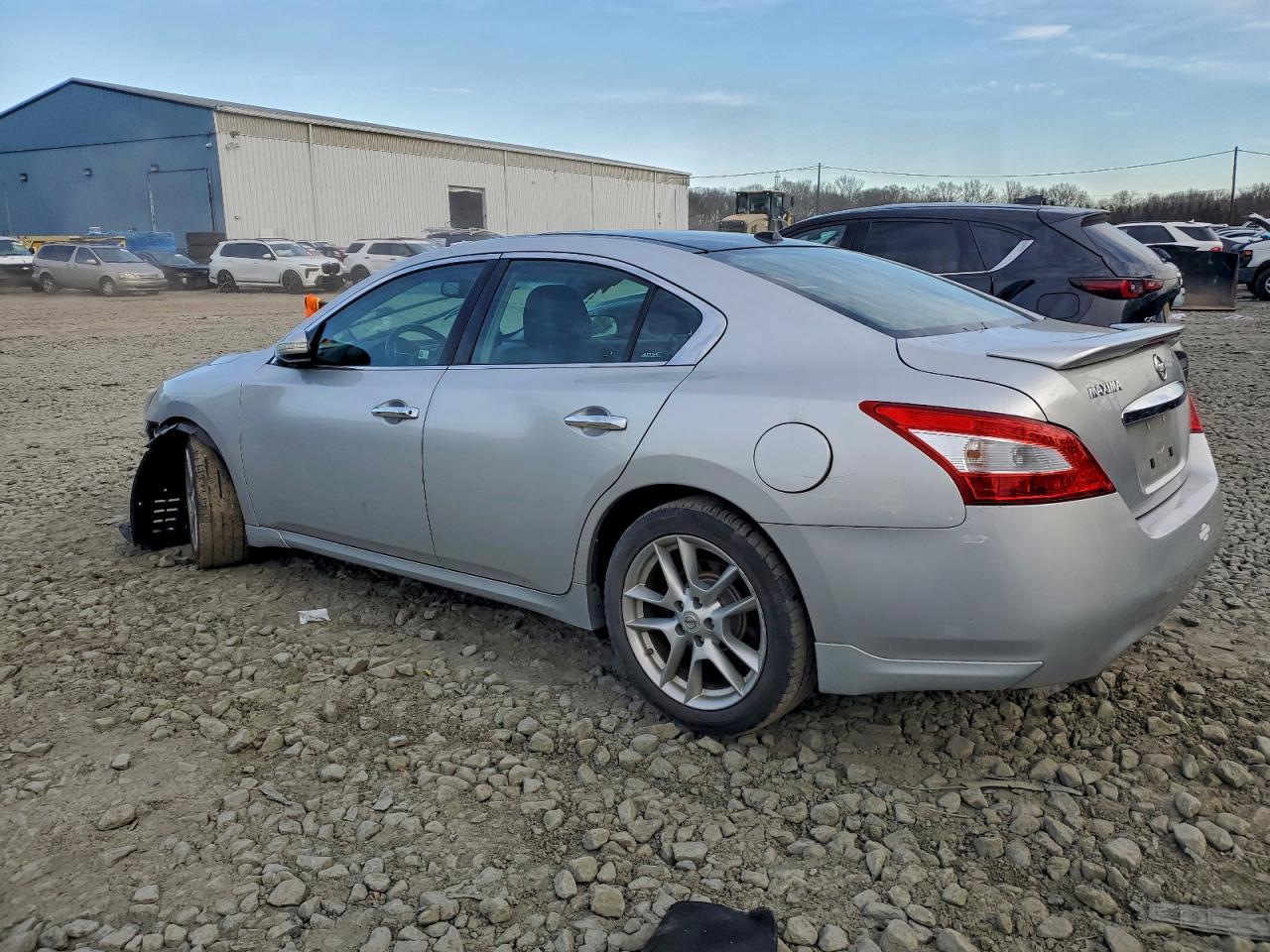 2010 NISSAN Maxima