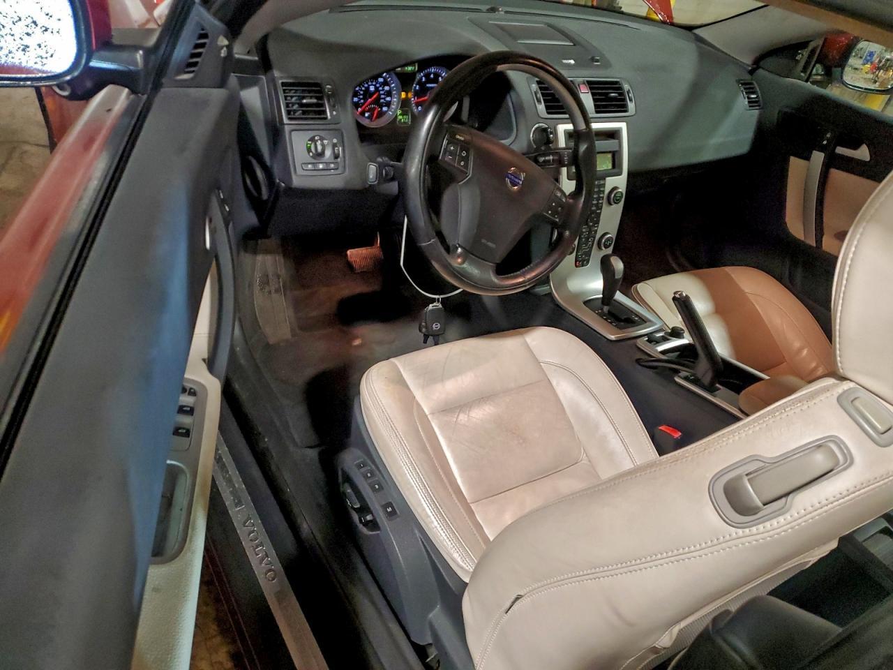 2011 VOLVO C70