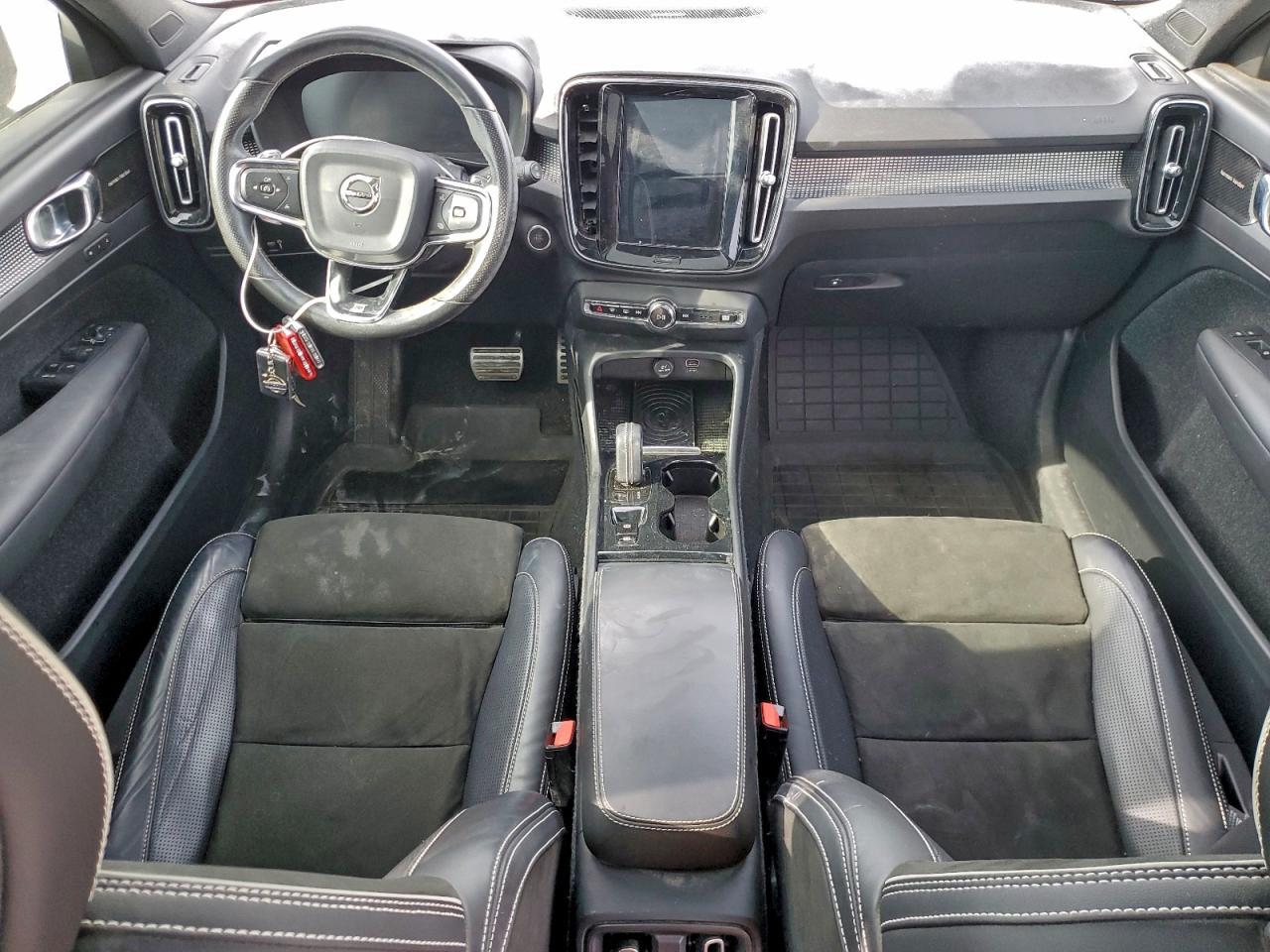 2019 VOLVO XC40