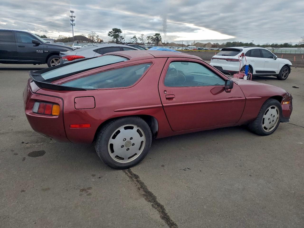 1985 PORSCHE 928