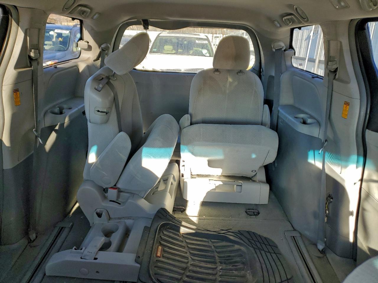2014 TOYOTA SIENNA