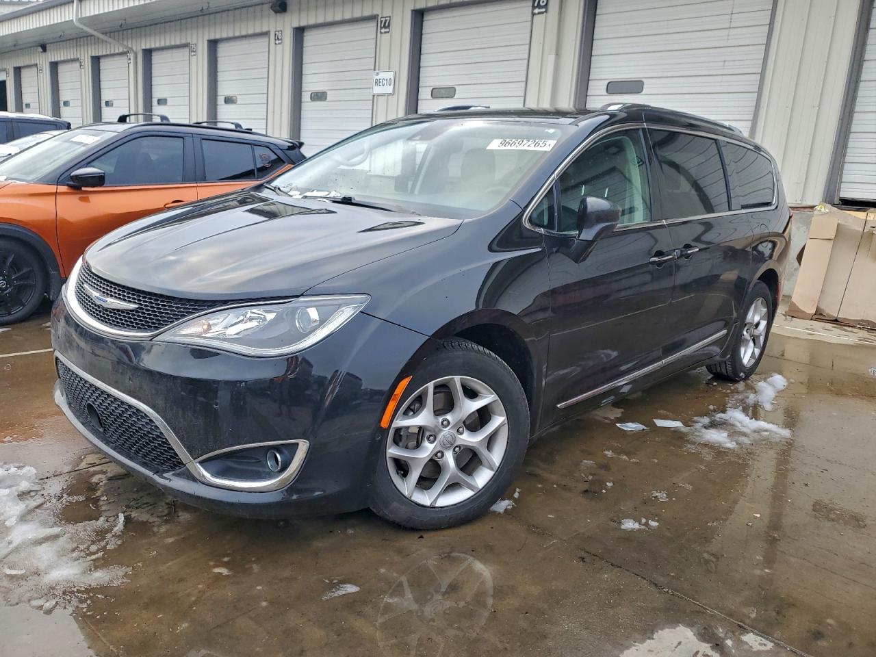 2019 CHRYSLER Pacifica