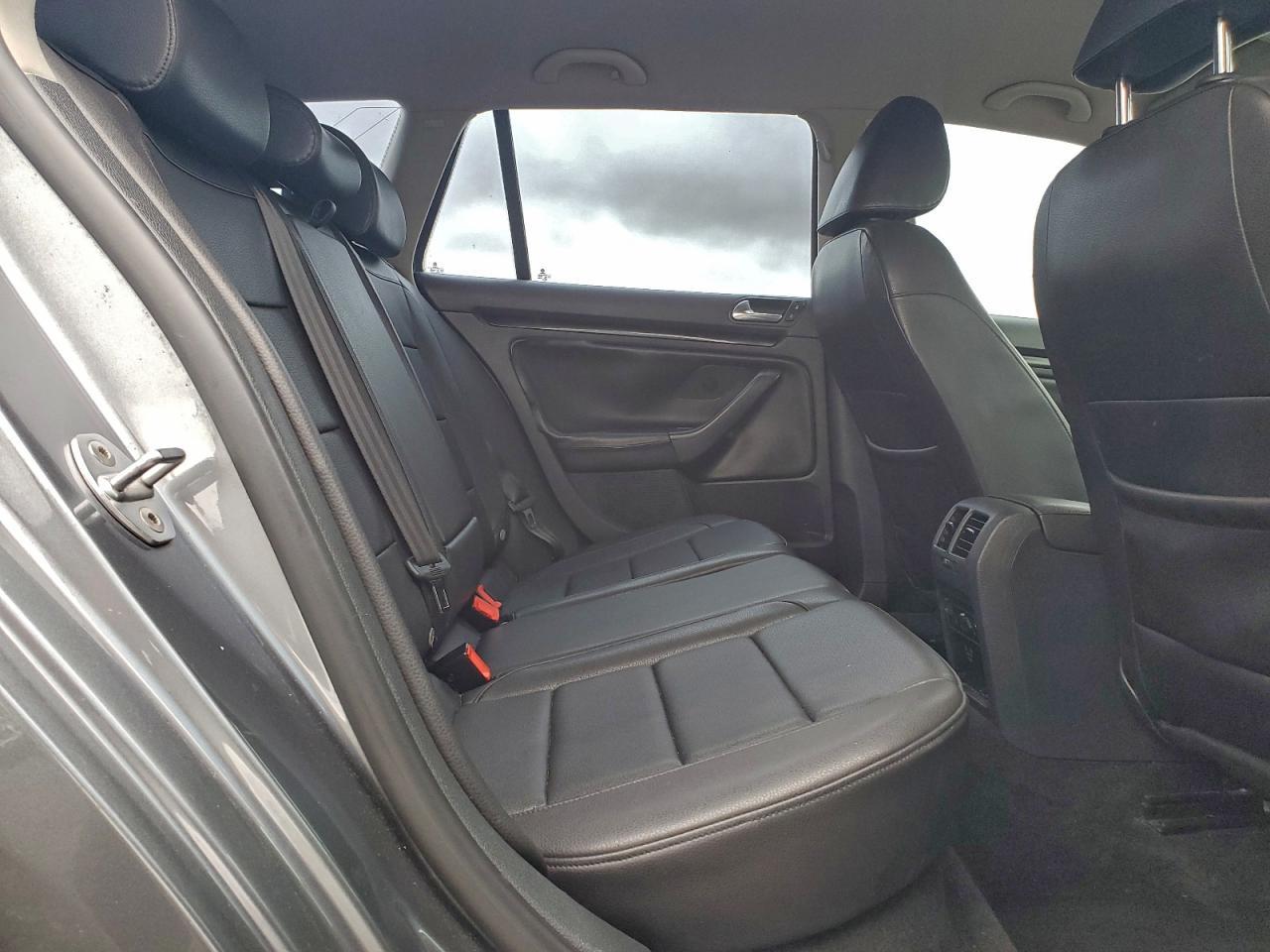 2011 VOLKSWAGEN JETTA