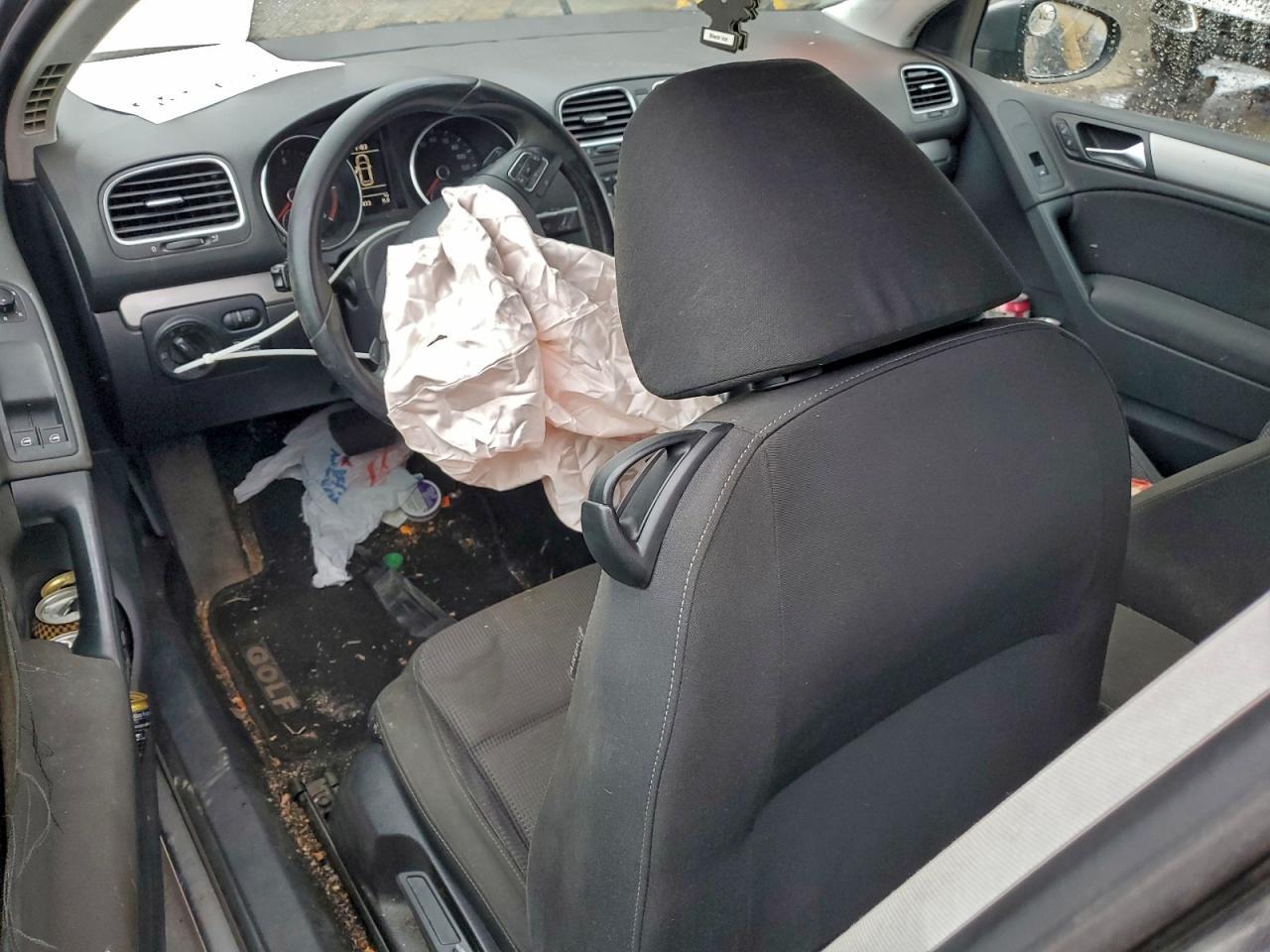 2011 VOLKSWAGEN GOLF