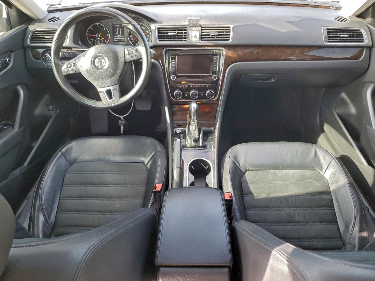 2014 VOLKSWAGEN Passat