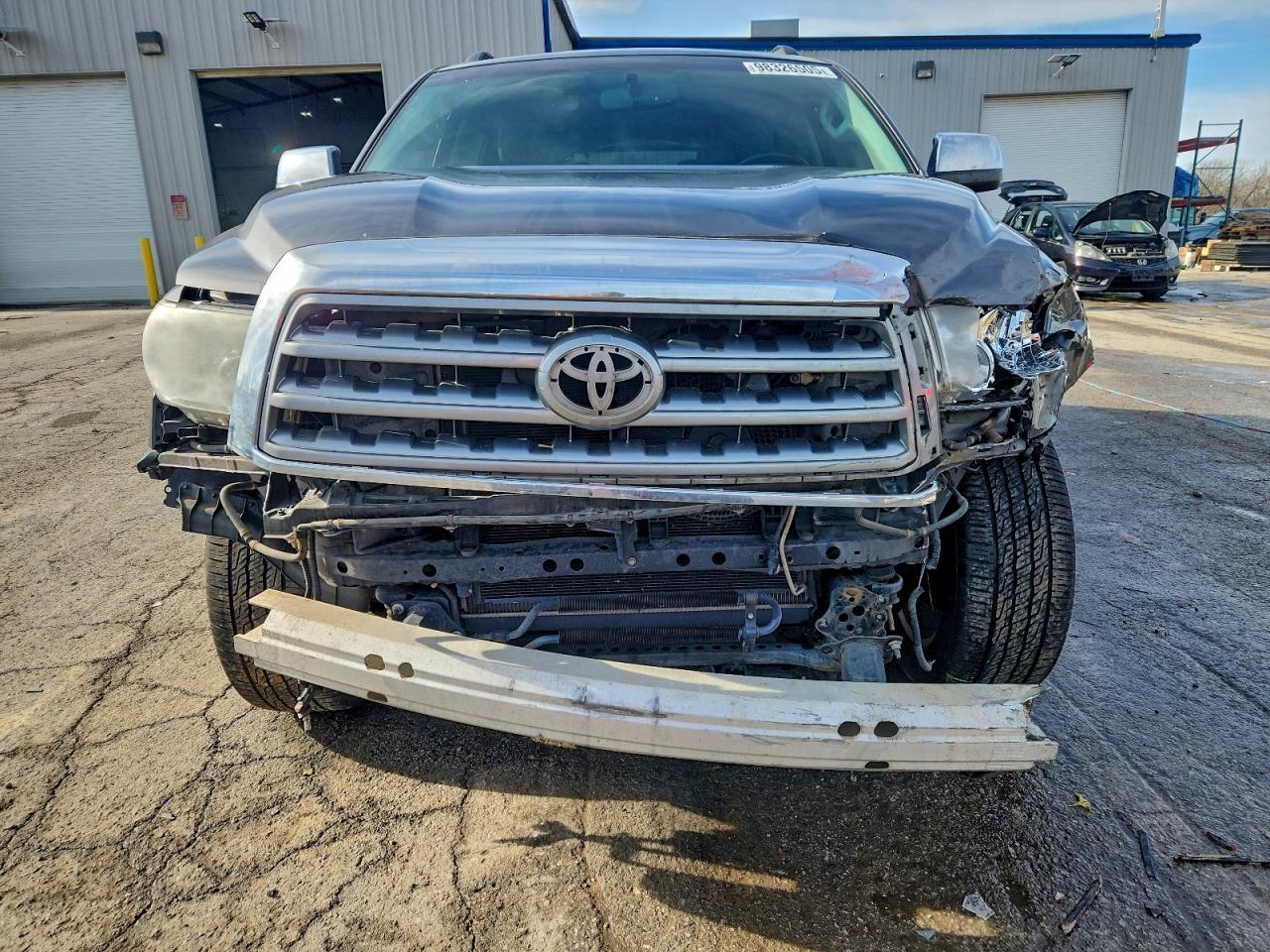 2013 TOYOTA Sequoia