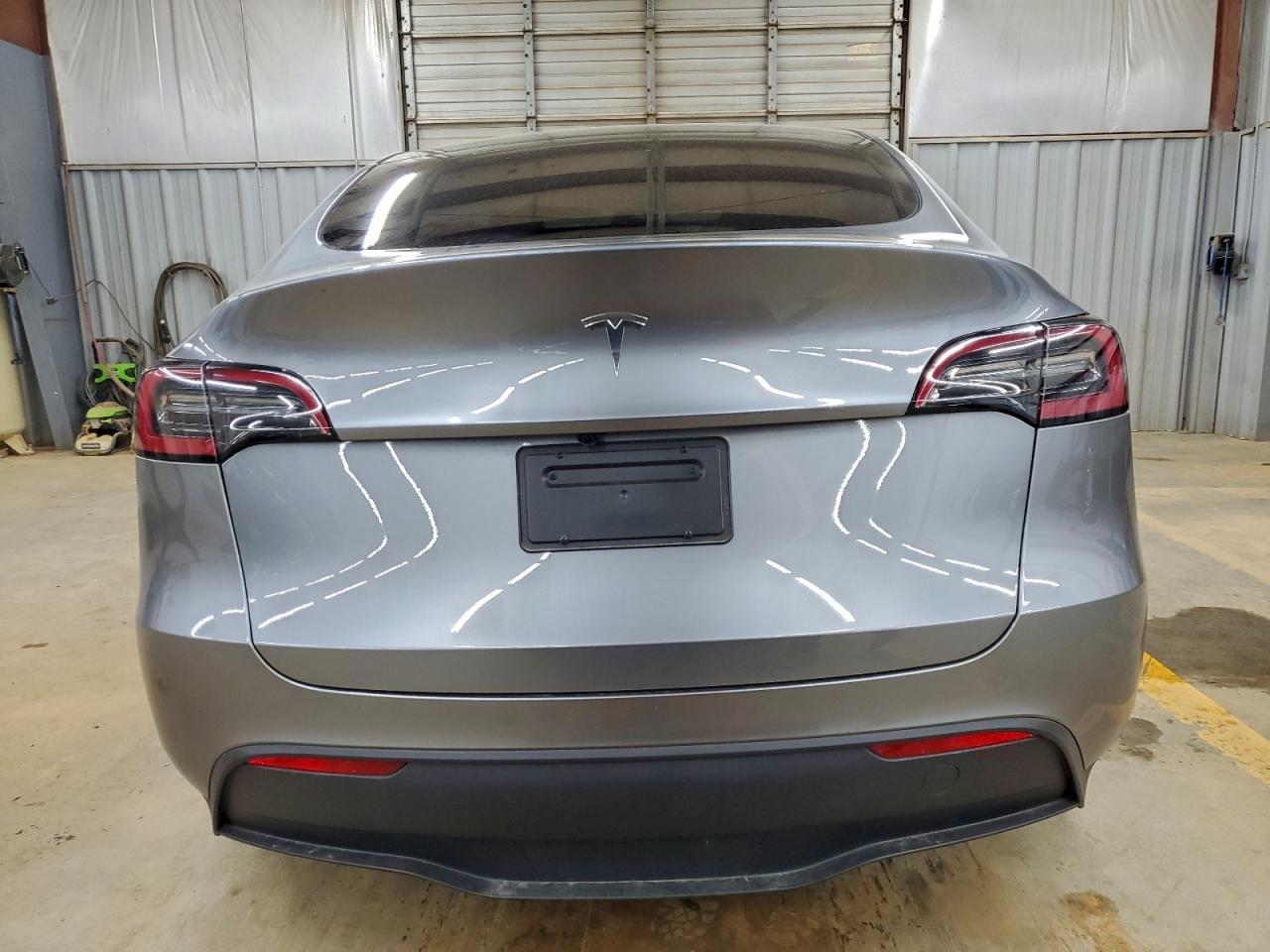 2025 TESLA MODEL Y
