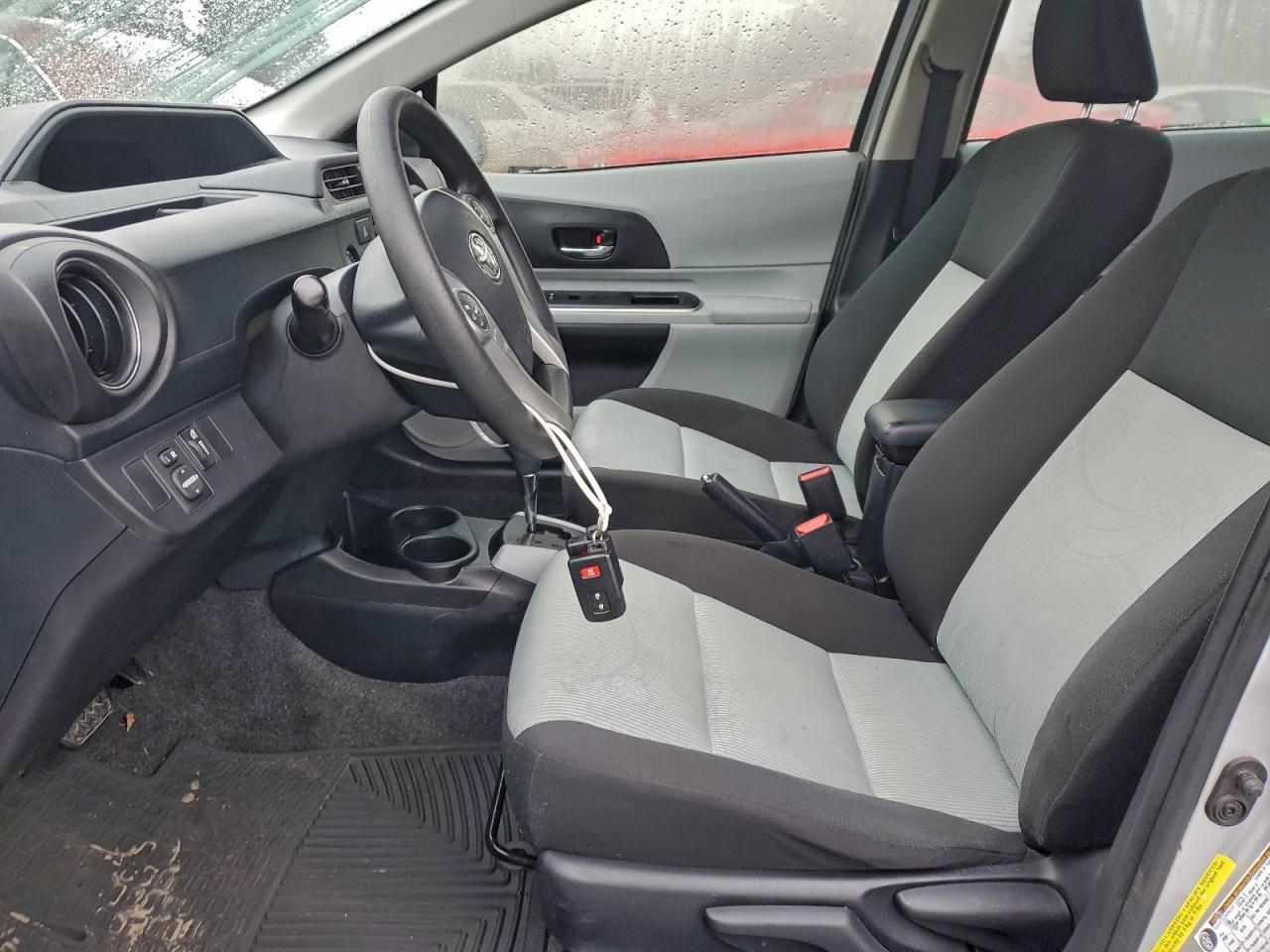 2014 TOYOTA Prius c