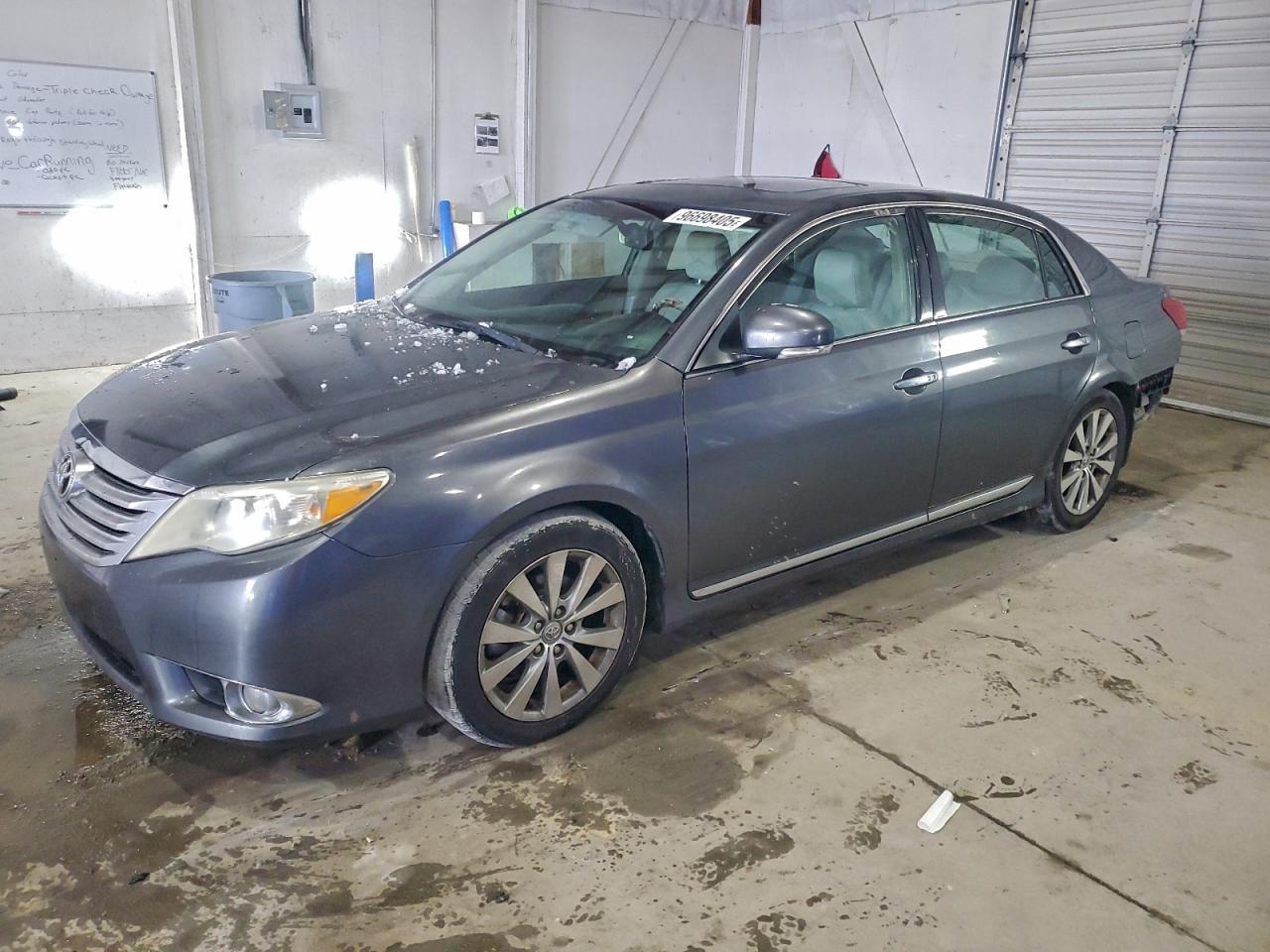 2011 TOYOTA Avalon
