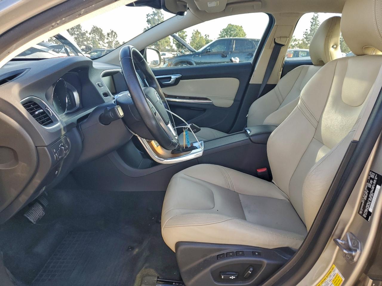 2016 VOLVO S60