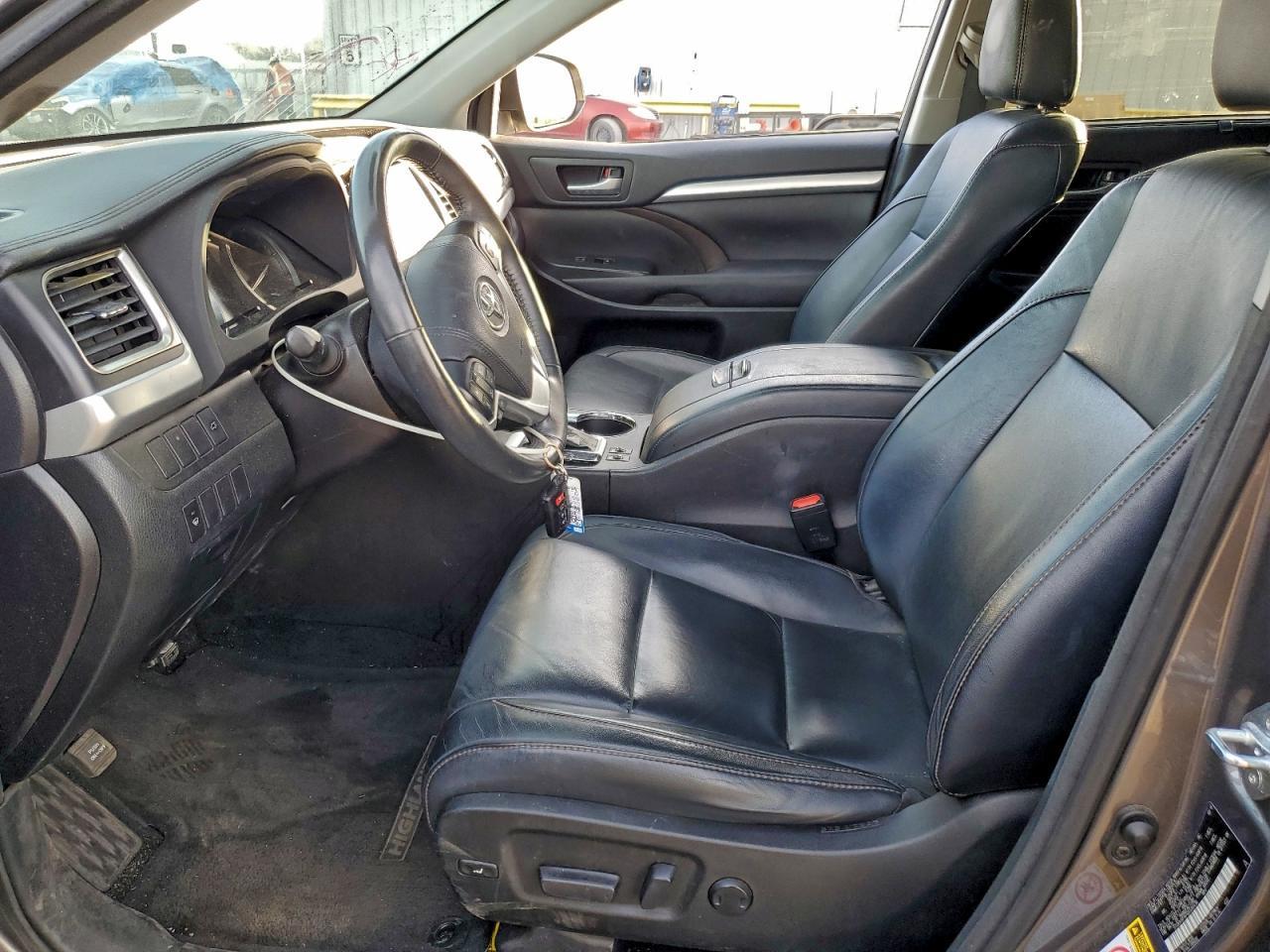2016 TOYOTA HIGHLANDER