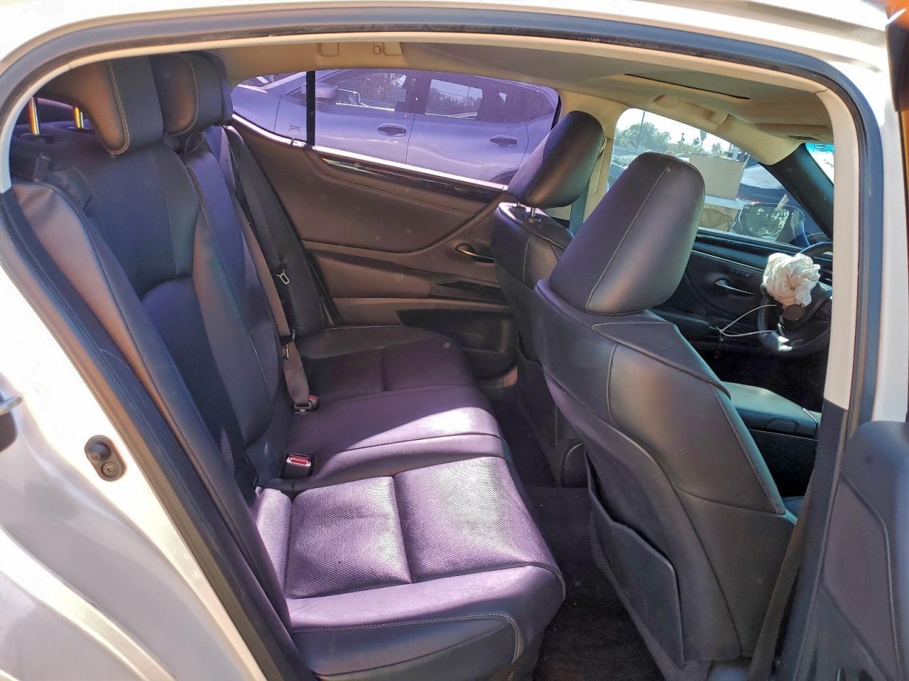 2021 LEXUS ES 300H