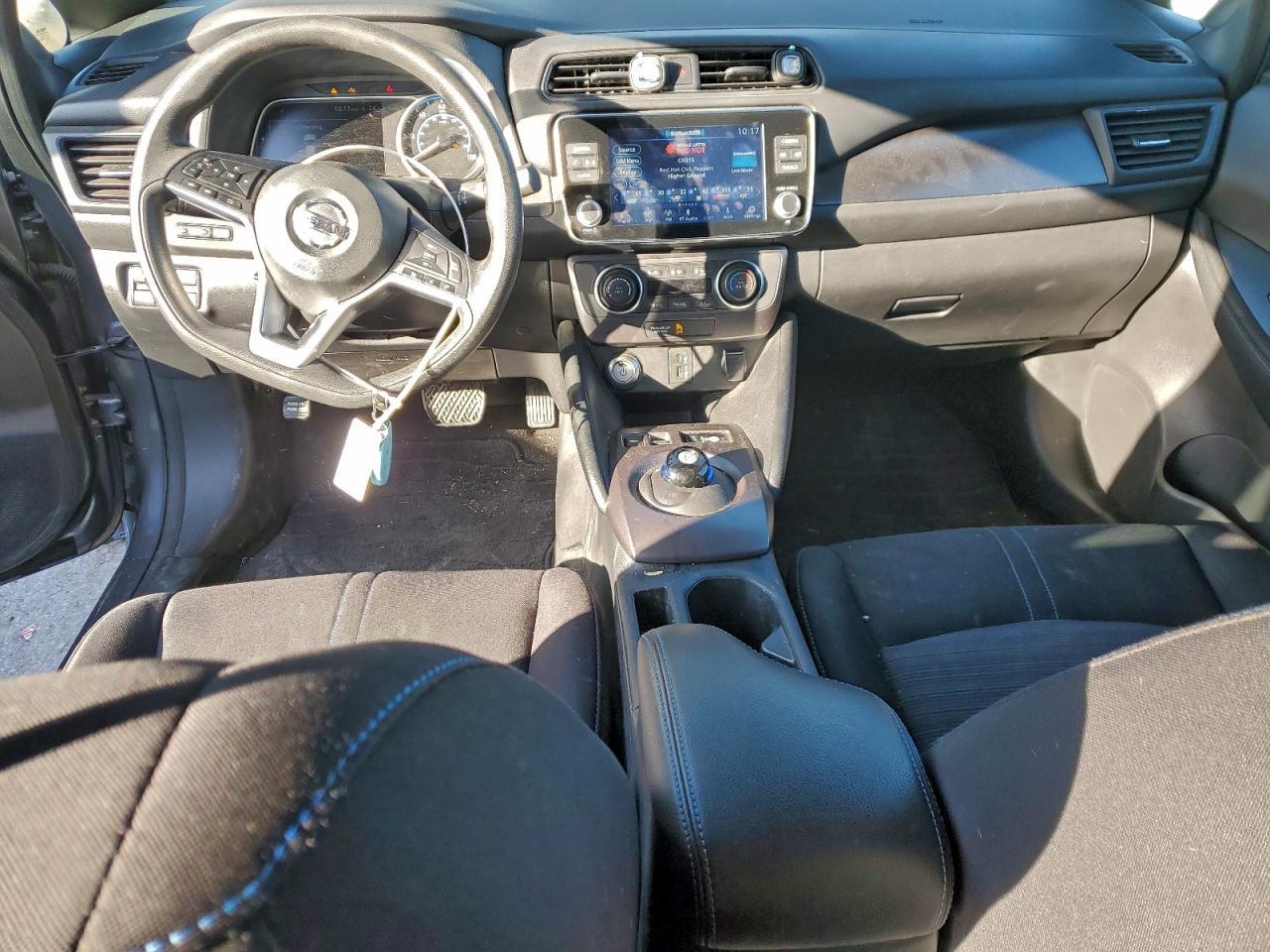 2022 NISSAN LEAF