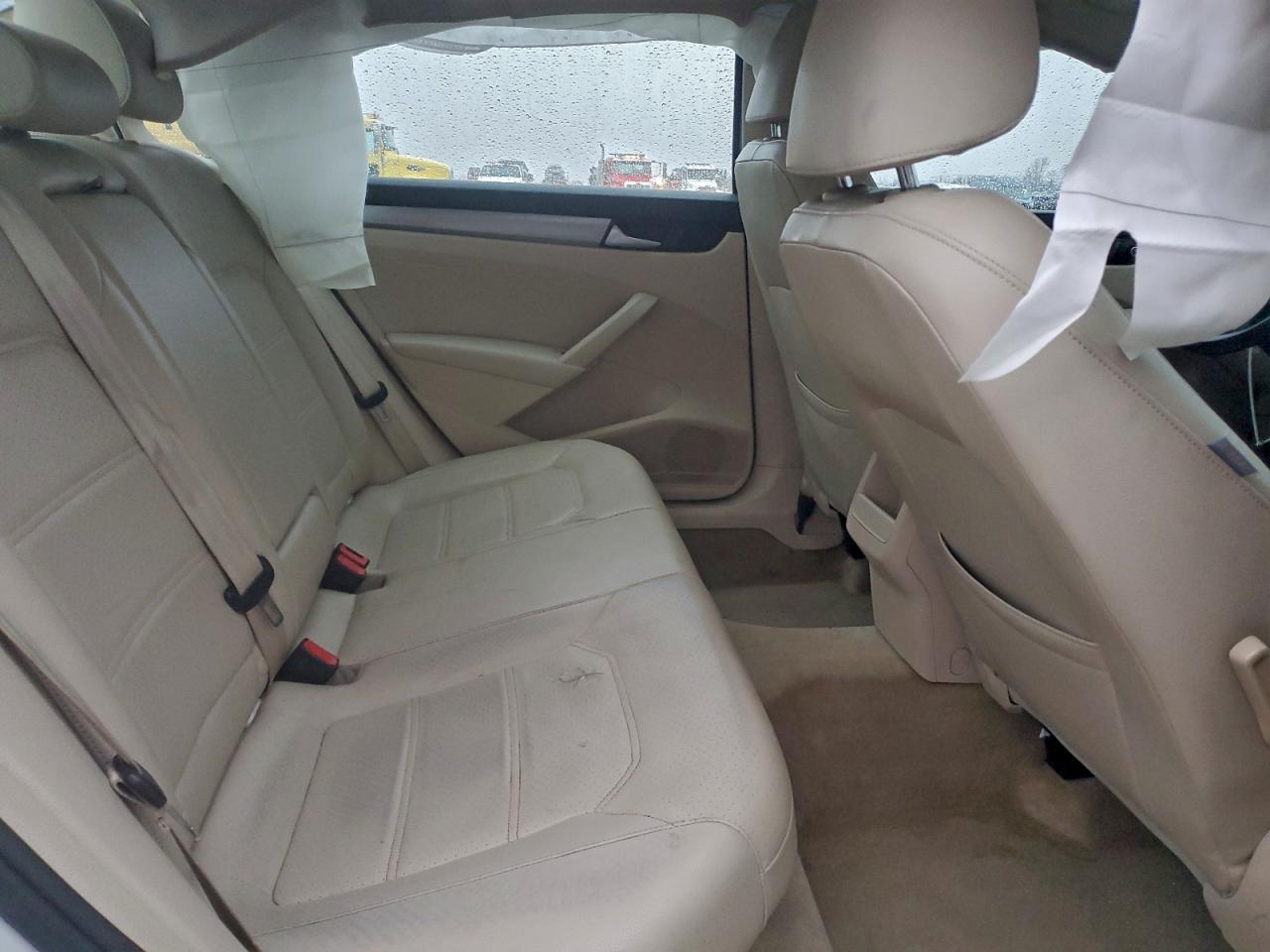 2015 VOLKSWAGEN Passat