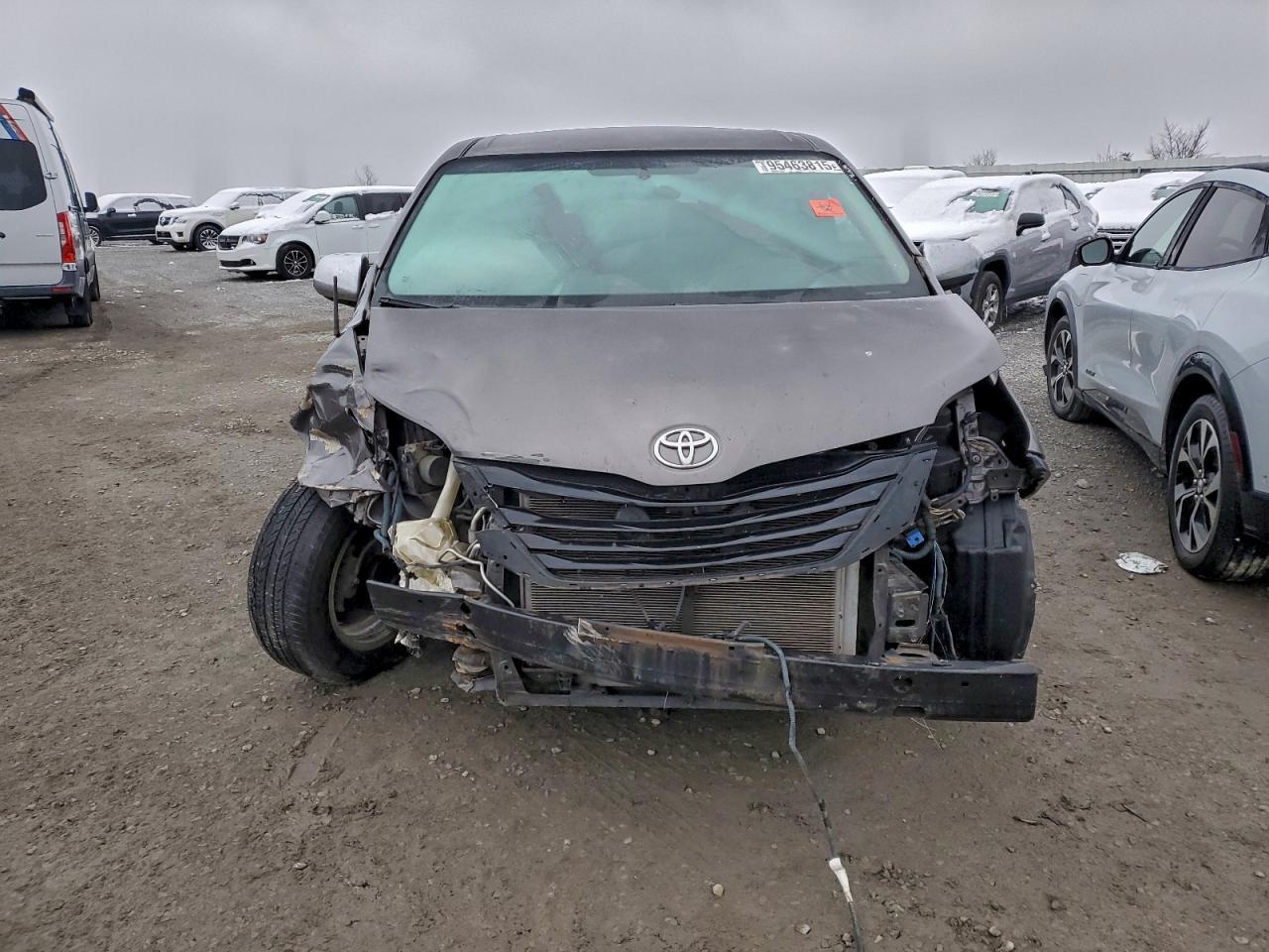 2011 TOYOTA SIENNA