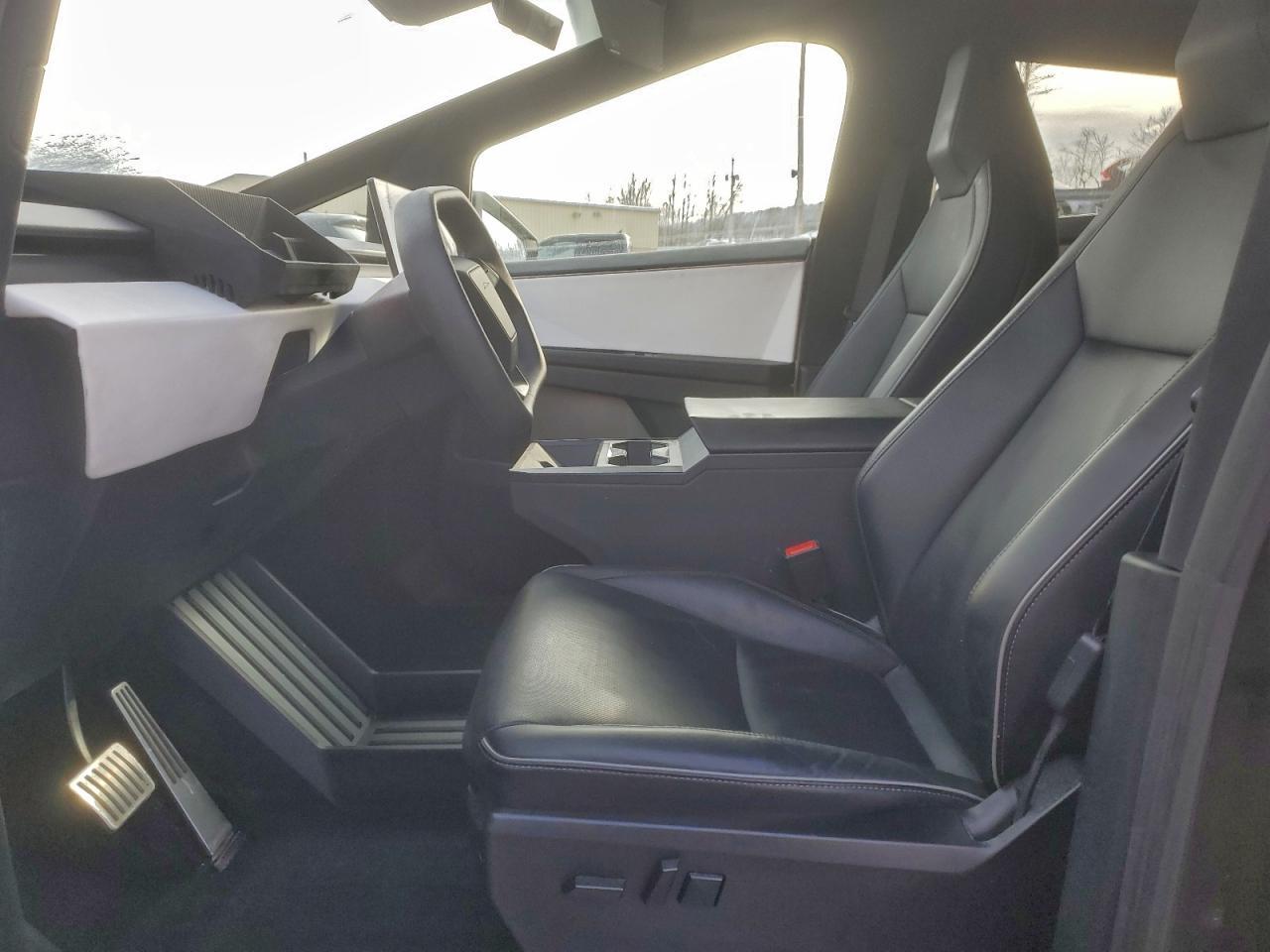 2024 TESLA Cybertruck