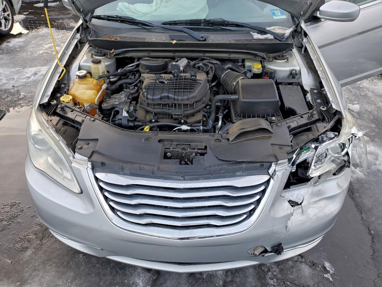 2011 CHRYSLER 200