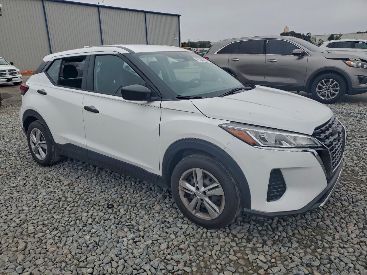 2023 NISSAN KICKS