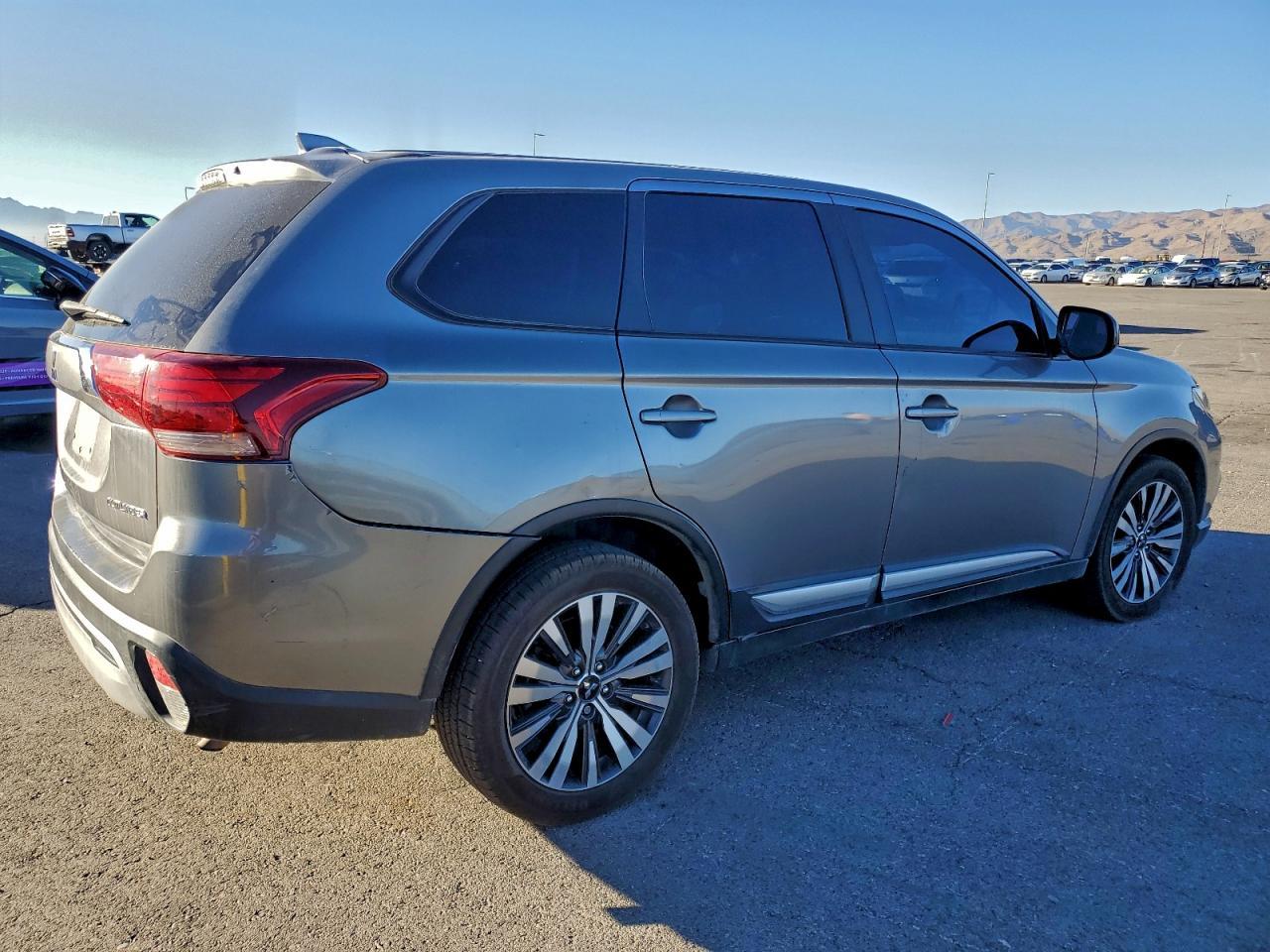 2019 MITSUBISHI outlander