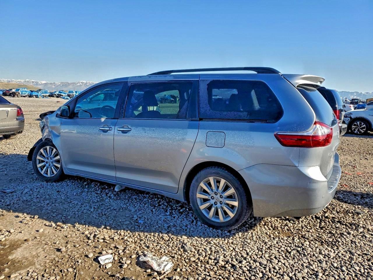 2015 TOYOTA SIENNA