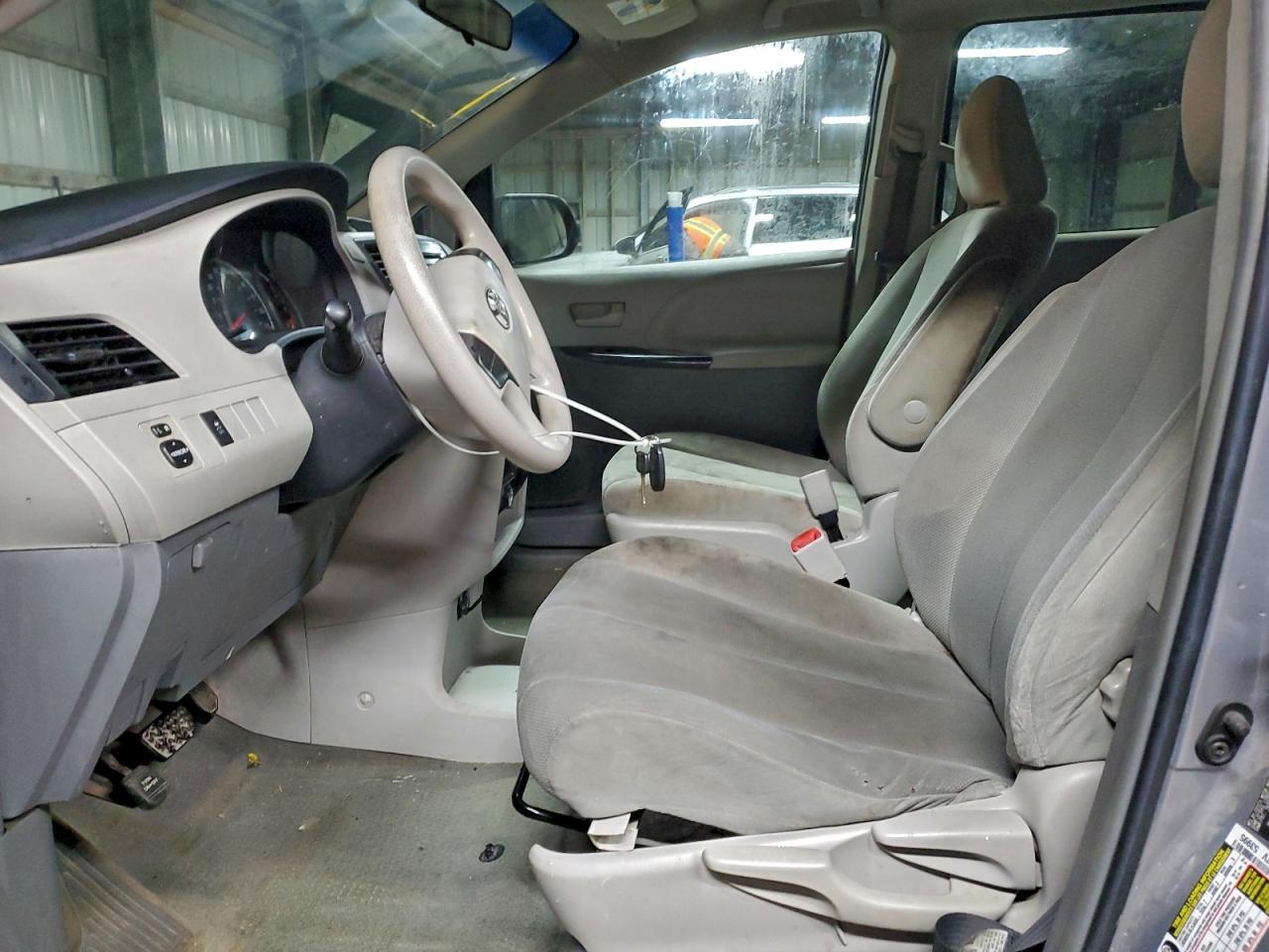 2013 TOYOTA SIENNA