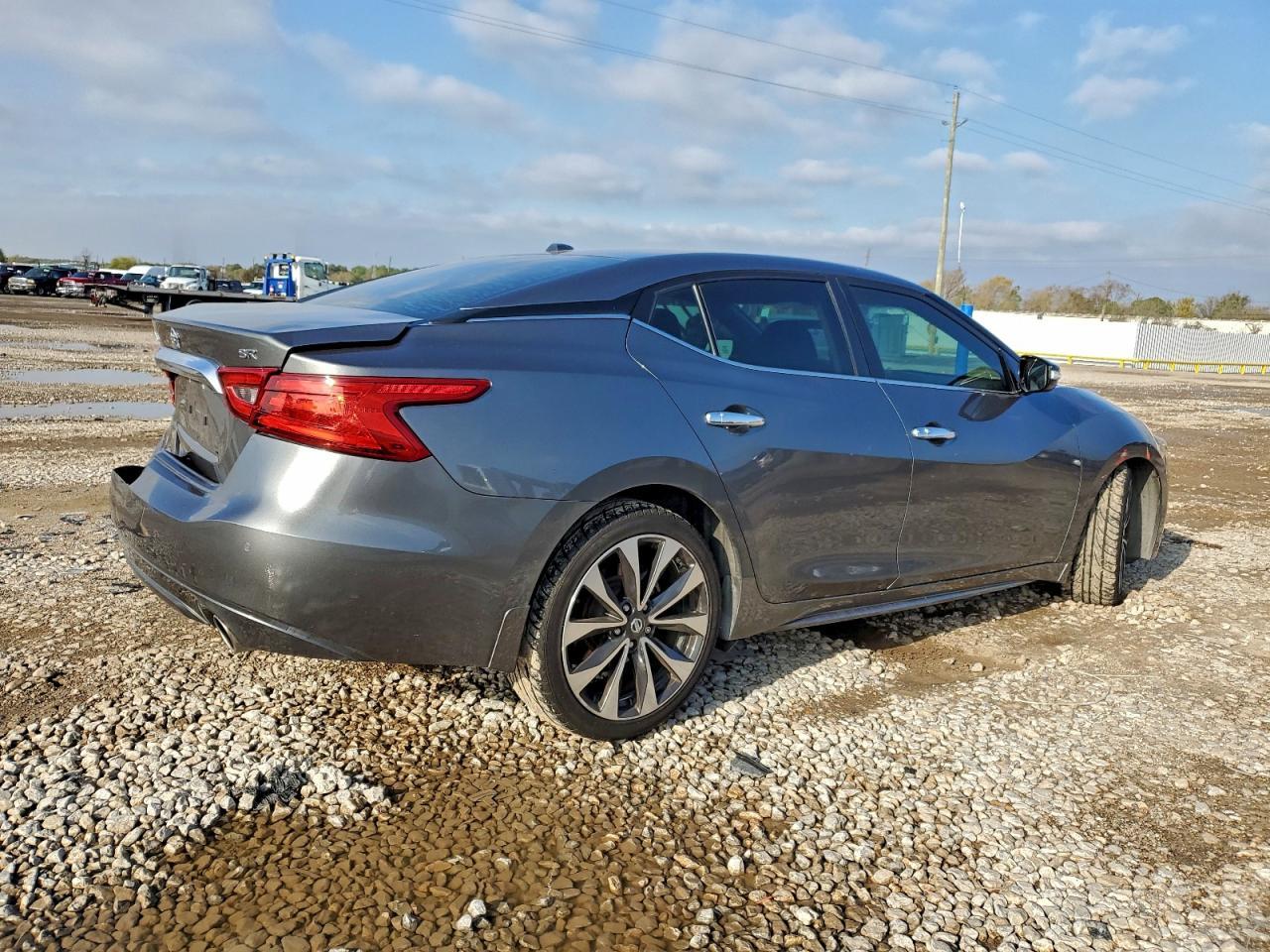 2017 NISSAN Maxima
