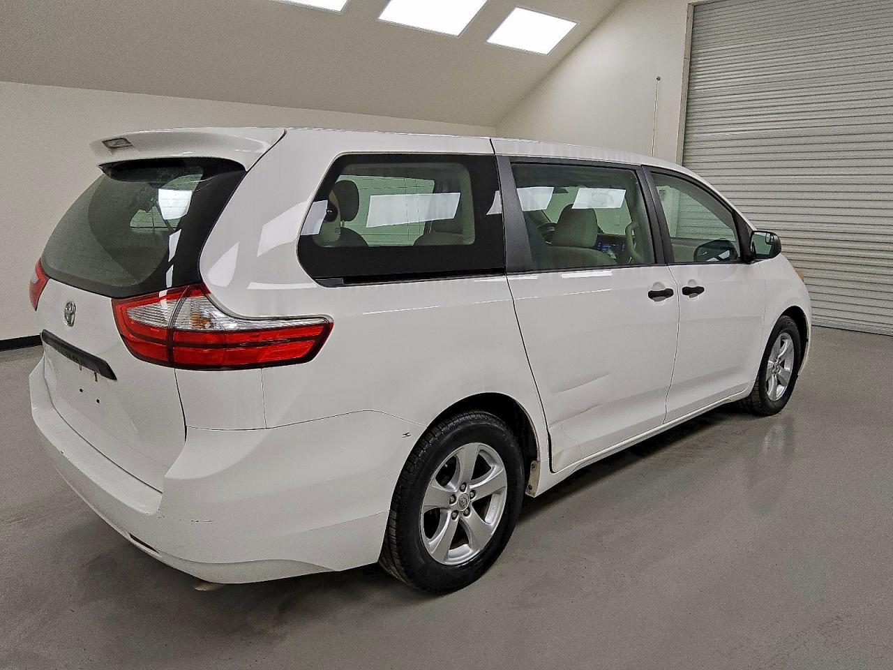 2016 TOYOTA SIENNA