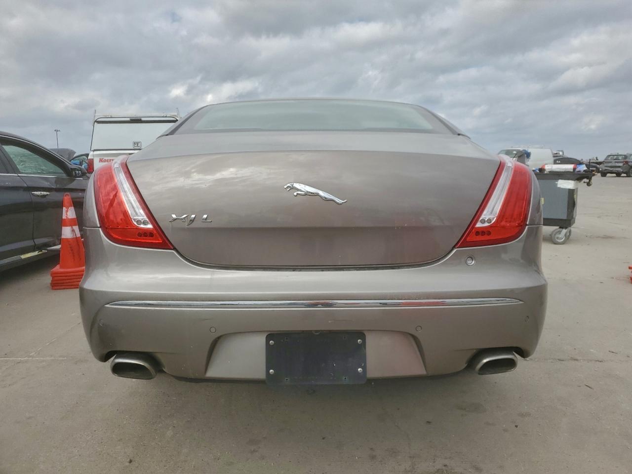 2011 JAGUAR Xj-Series