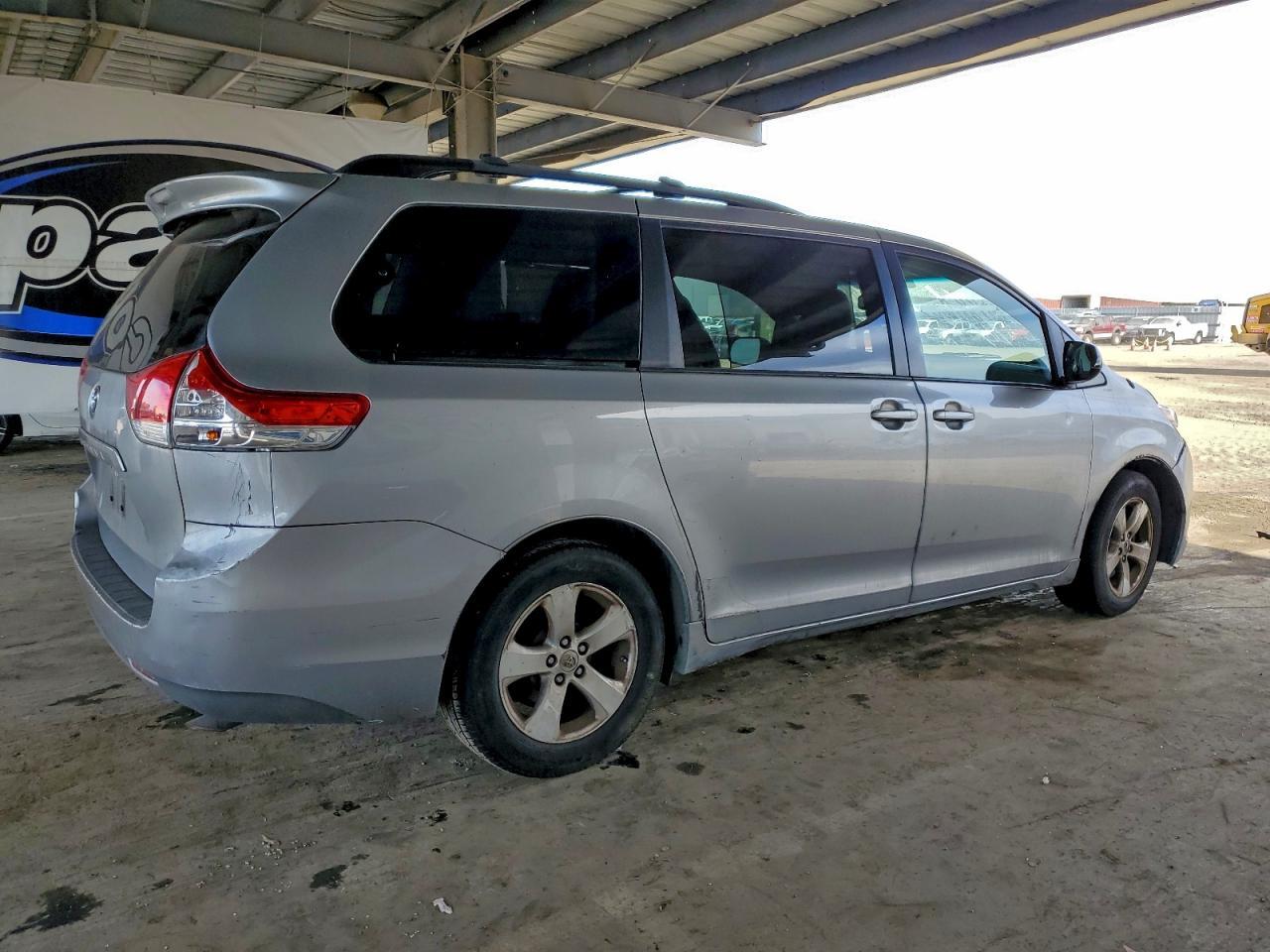 2014 TOYOTA SIENNA