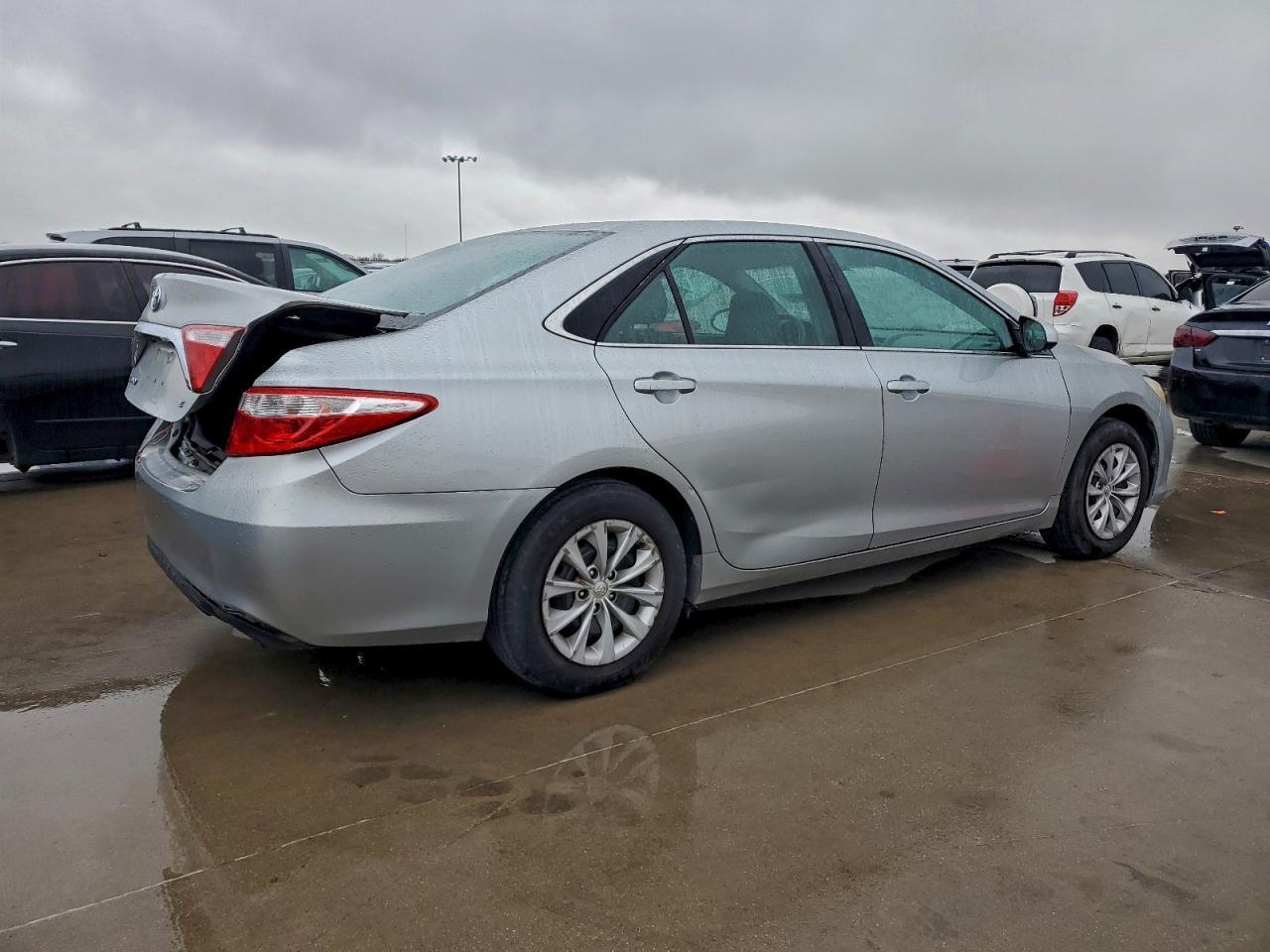 2016 TOYOTA CAMRY