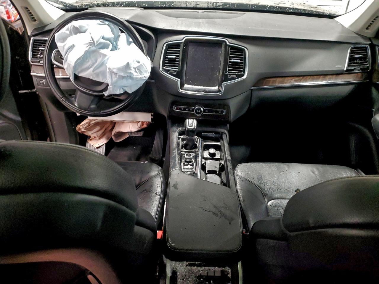 2016 VOLVO XC90