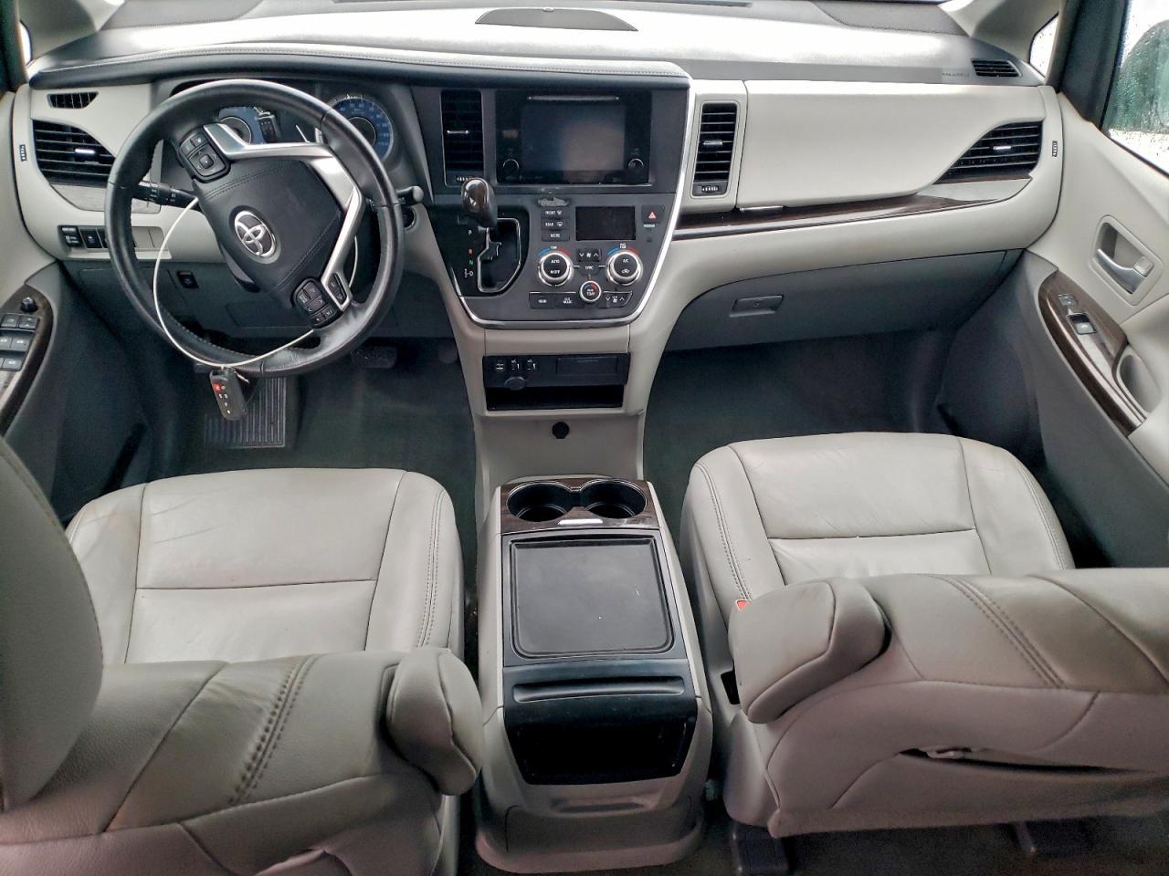 2017 TOYOTA SIENNA