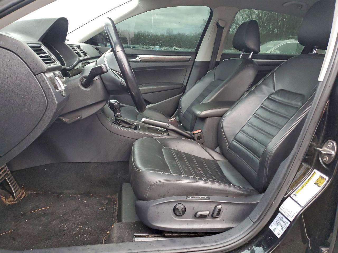 2016 VOLKSWAGEN Passat
